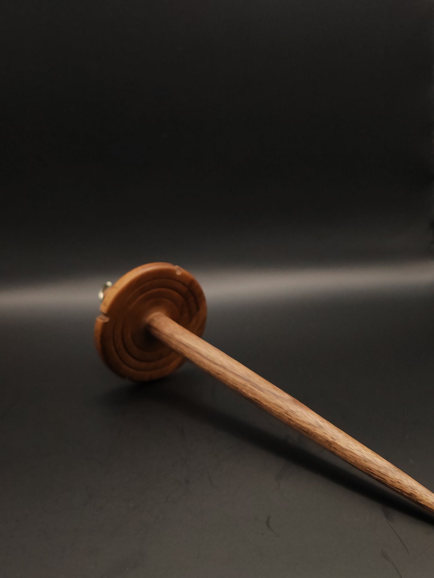 Walnut Drop Spindle: Elegant Walnut Wood (27 cm / 10.63 inches, 28 g / 0.99 oz)