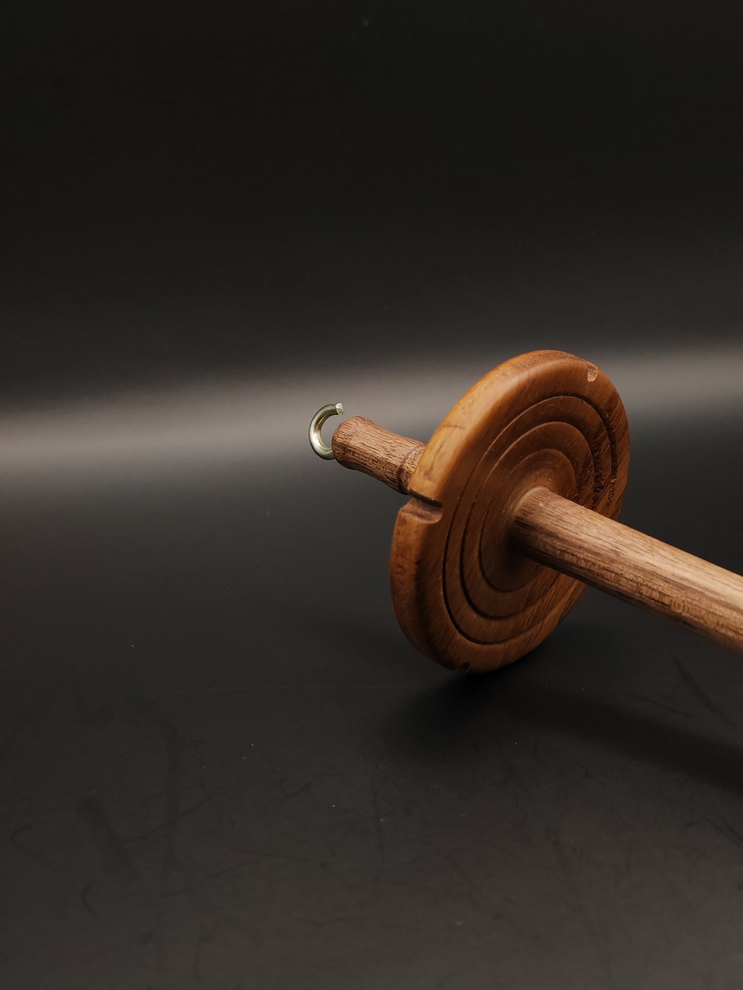 Walnut Drop Spindle: Elegant Walnut Wood (27 cm / 10.63 inches, 28 g / 0.99 oz)