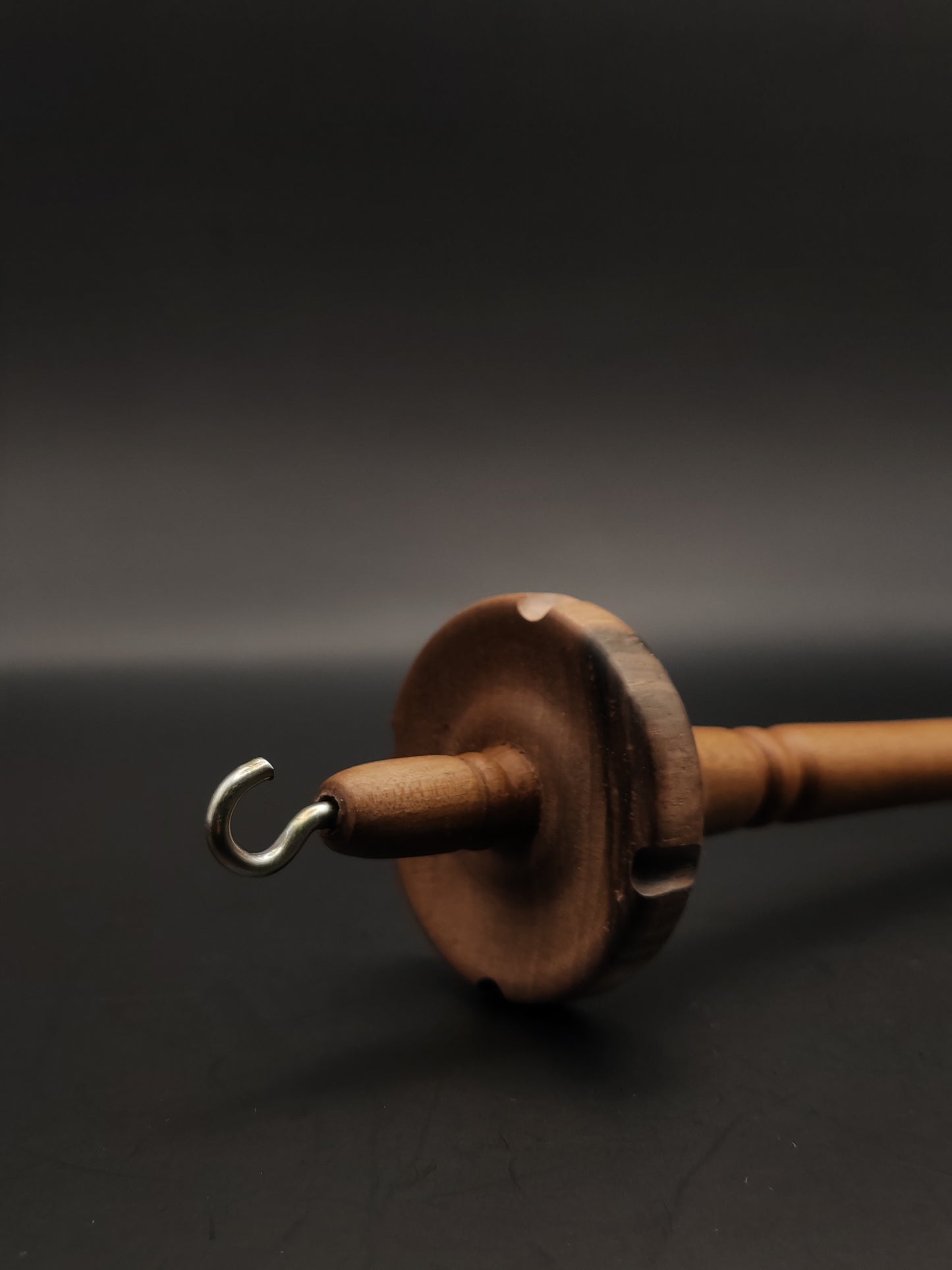 Drop Spindle: Walnut Wood (27.5 cm / 10.83 inches, 25 g / 0.88 oz)