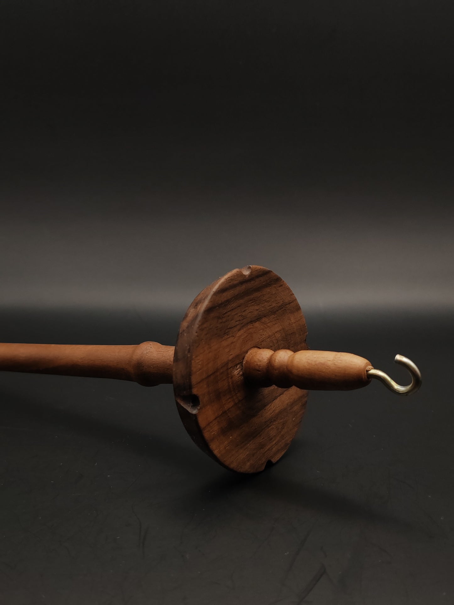 Drop Spindle: Walnut Wood (30 g / 1.06 oz, 26.5 cm / 10.43 inches) - Ideal Plying Tool