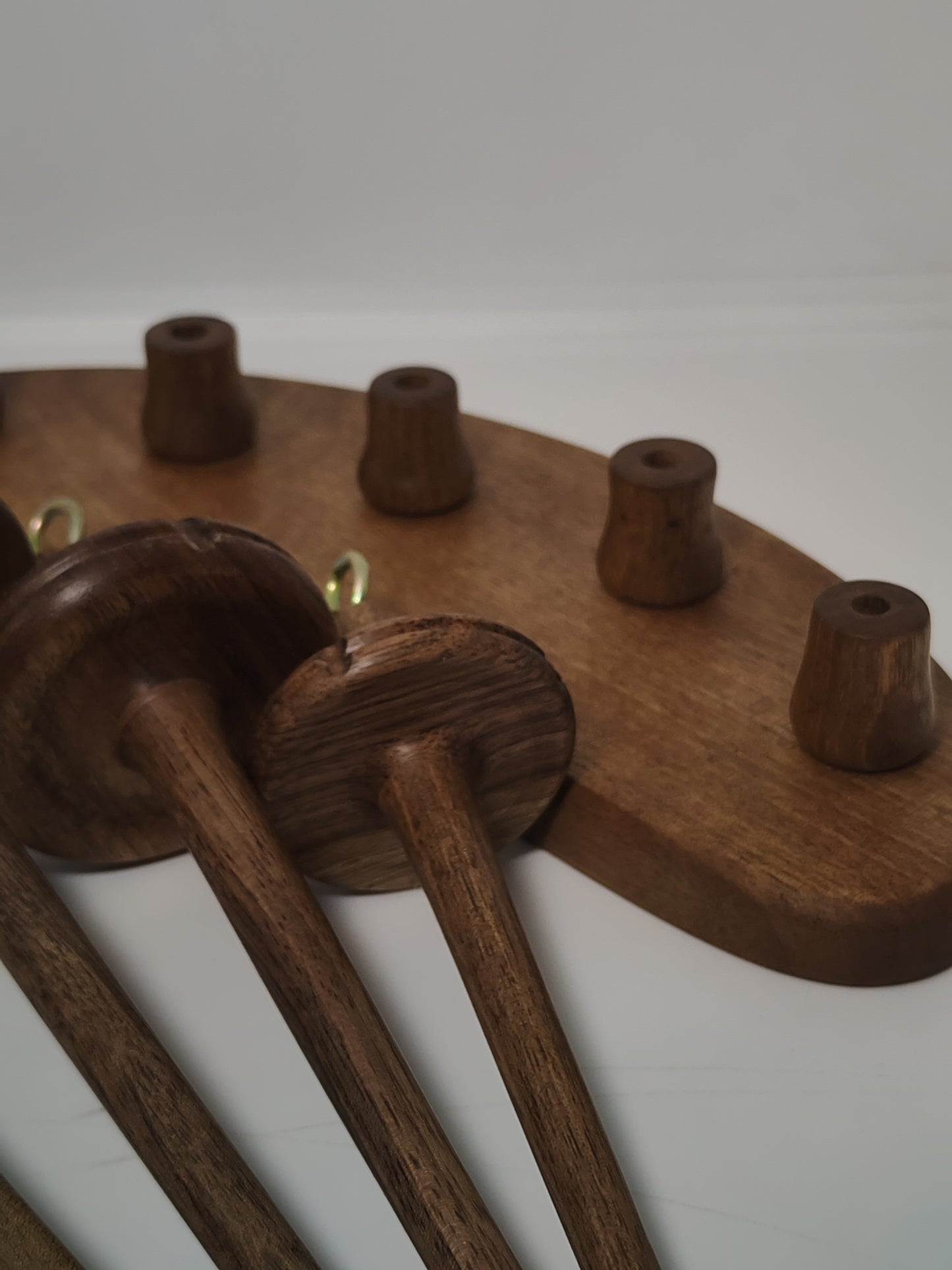 Complete Drop Spindle Set – 5 Walnut Wood Spindles + Matching Stand | Full Weight Range | Handcrafted Spinning Tools | Kravelli