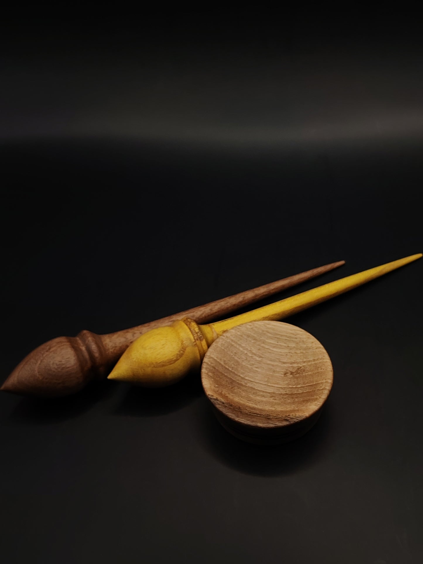 Tiny Support Spindle Set – Mulberry & Walnut | 11g, 16–16.5cm | With Grey Walnut Support Bowl | Mini Spindles for Lightweight Spinning | Kravelli