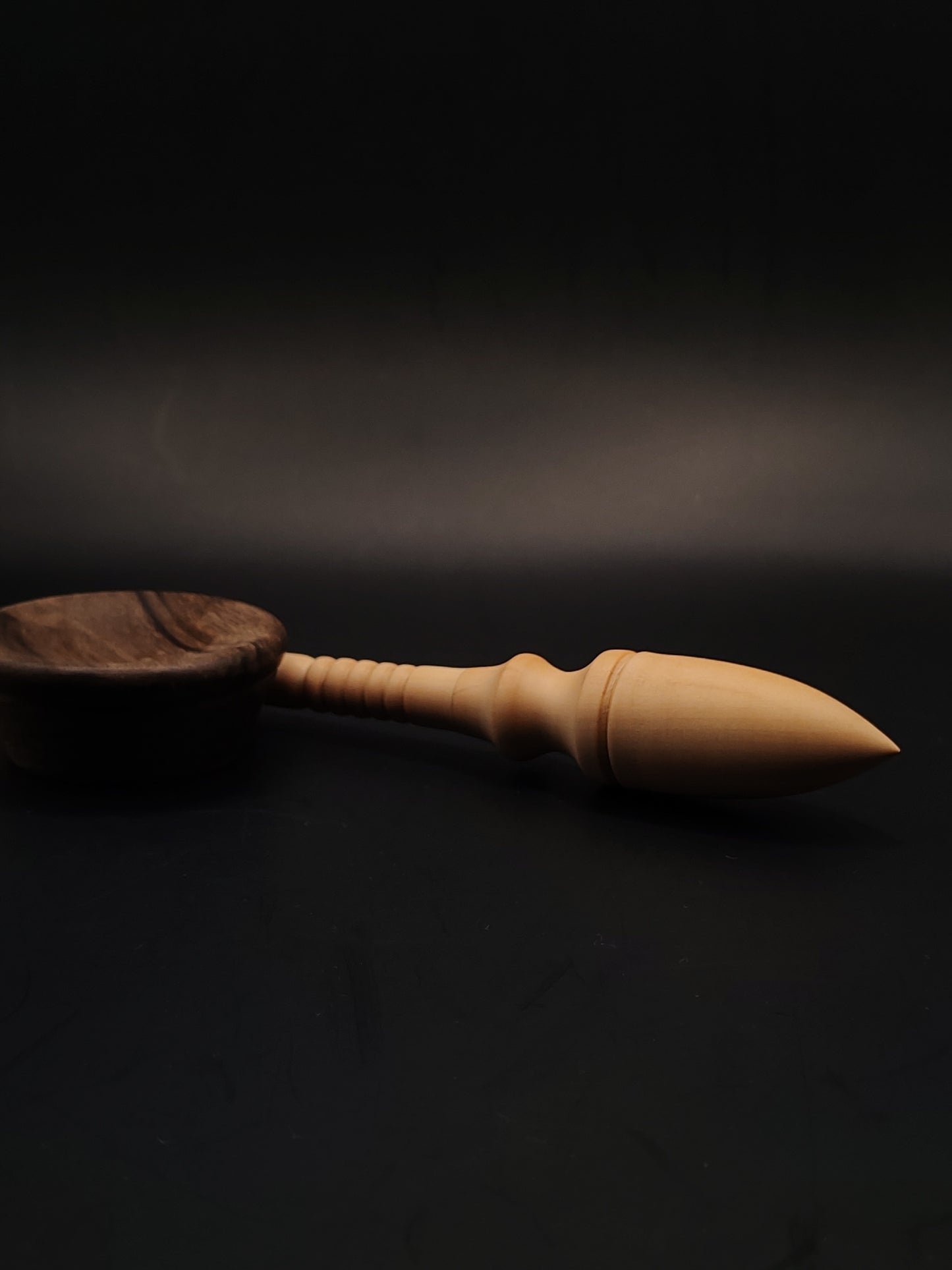 Artisan Support Spindle for Yarn Spinning – 22g / 25.5cm (0.78oz / 10in) – Pear Wood with Walnut Bowl