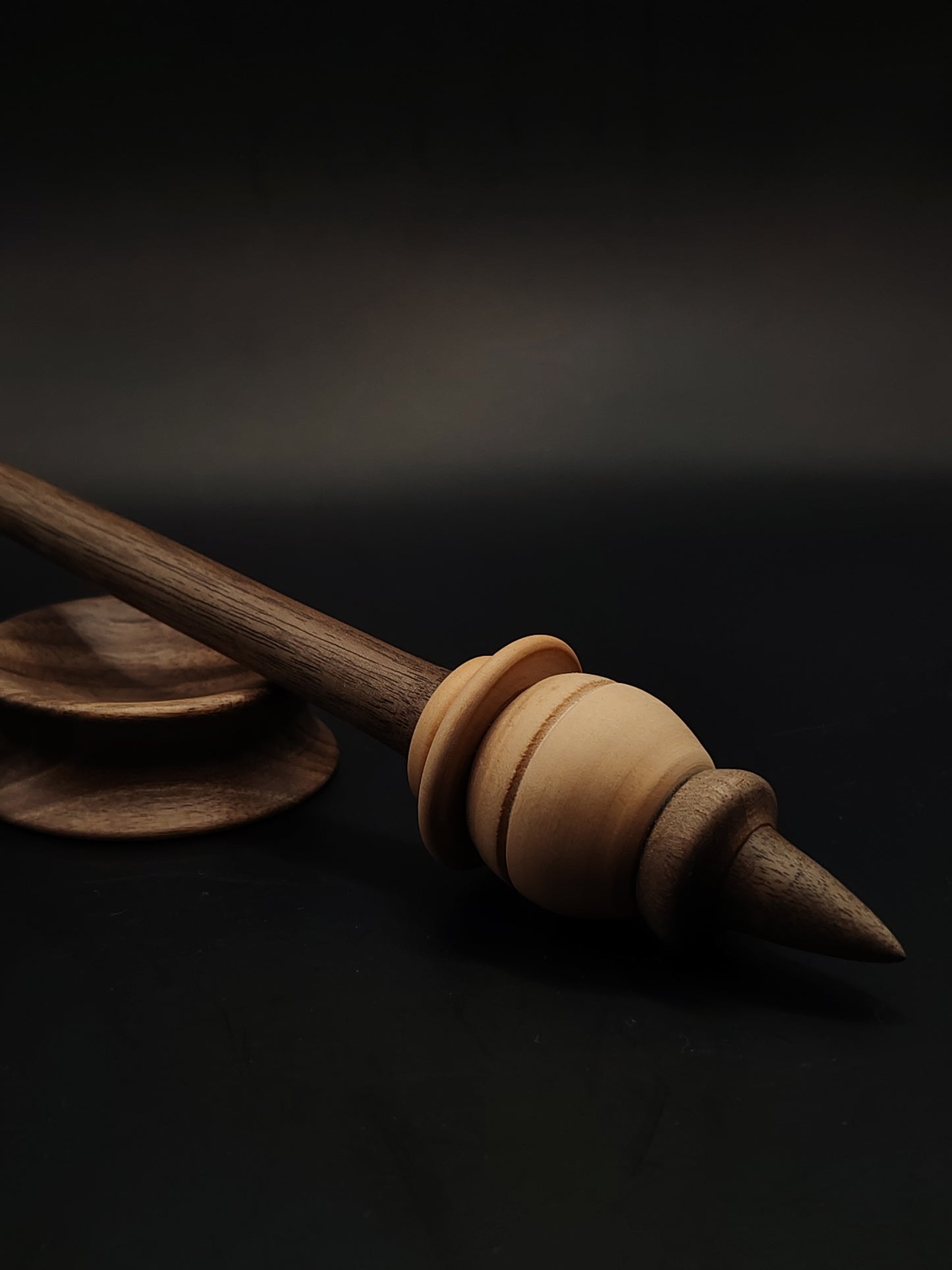 Support Spindle for Yarn Spinning – 24g / 27cm (0.85oz / 10.6in) – Walnut Shaft & Apple Whorl with Walnut Support Bowl