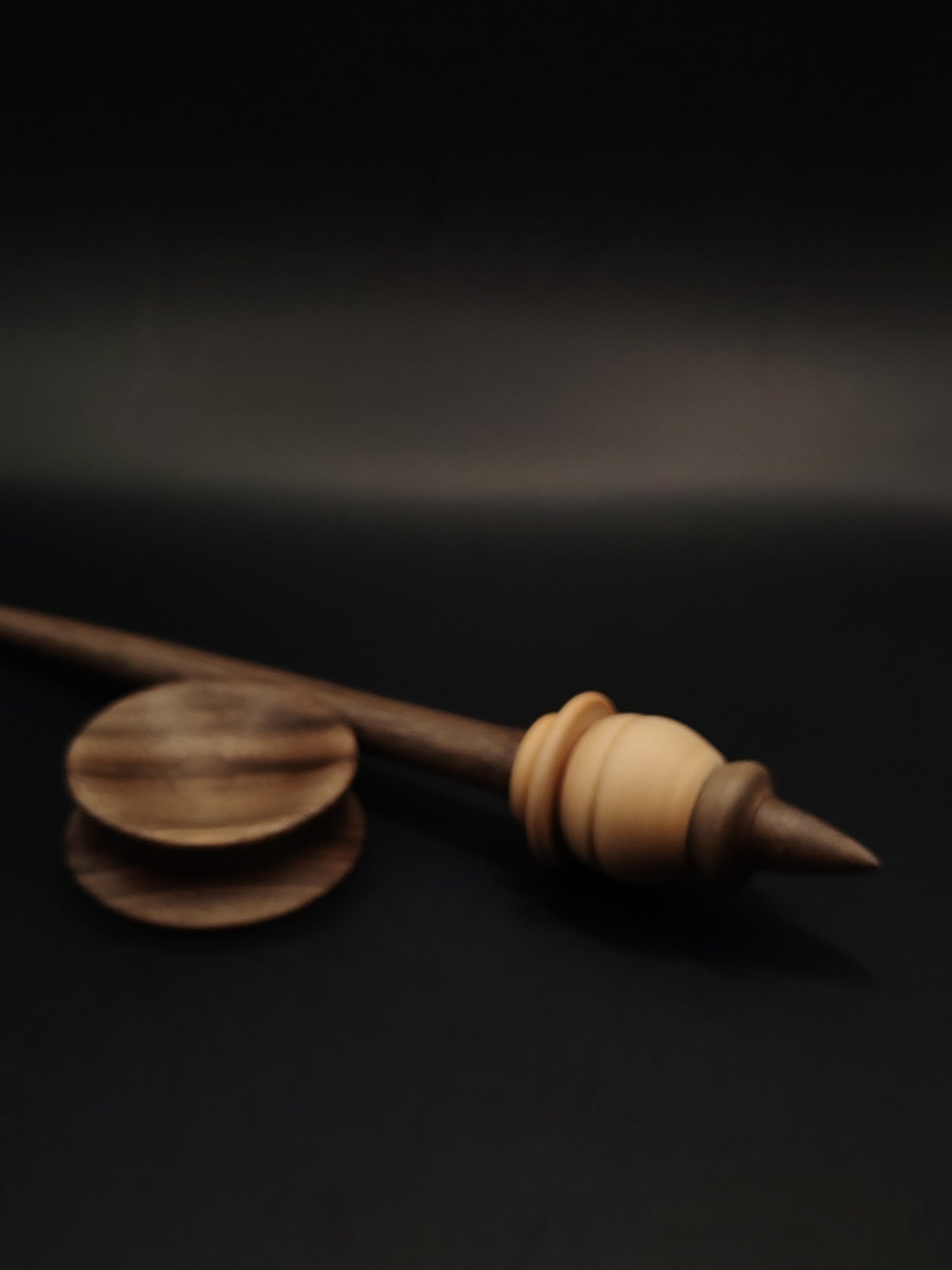 Support Spindle for Yarn Spinning – 24g / 27cm (0.85oz / 10.6in) – Walnut Shaft & Apple Whorl with Walnut Support Bowl