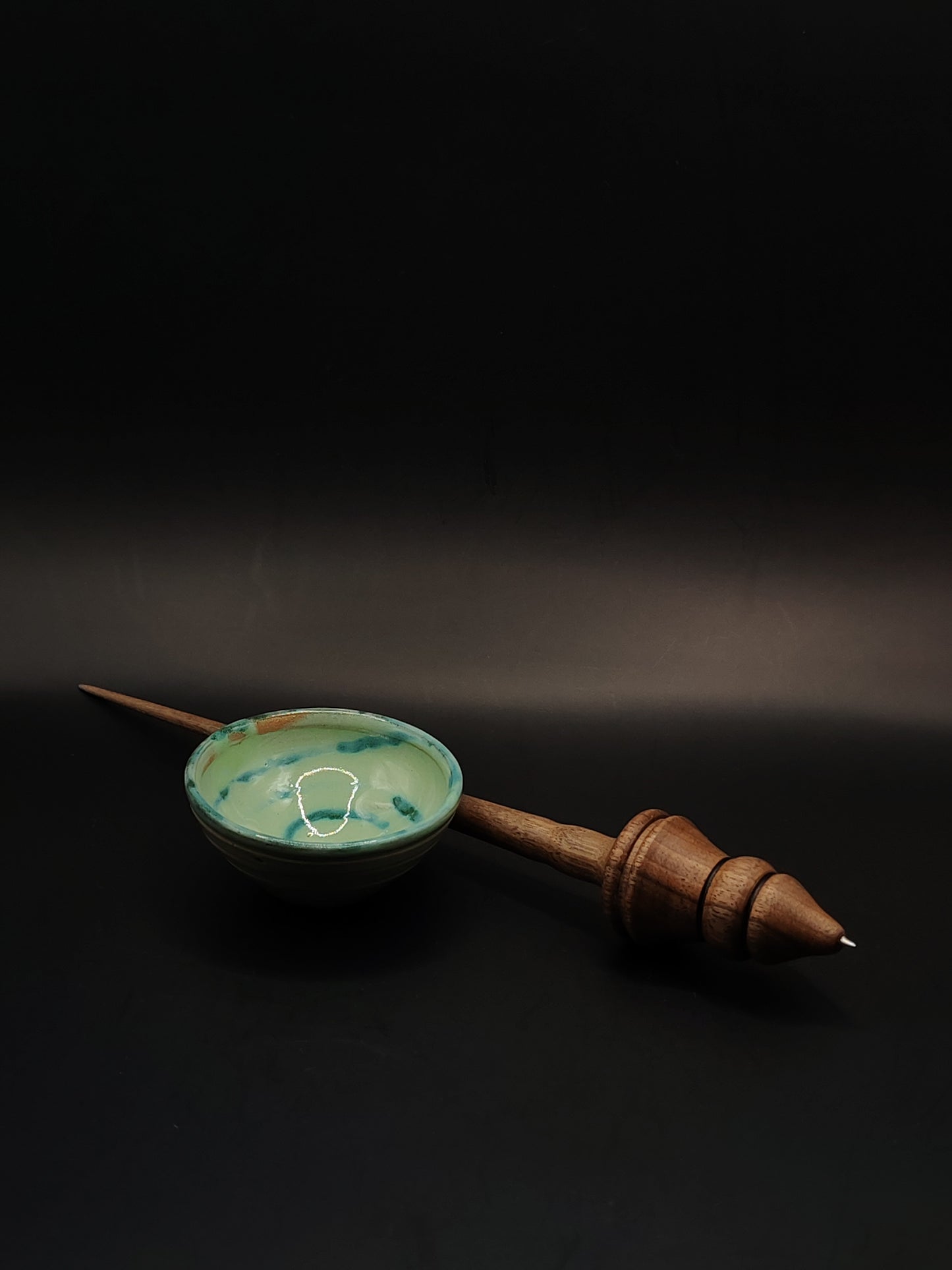 Support Spindle for Yarn Spinning with Metal Tip – Walnut Wood | 25g / 0.88oz – 26cm / 10.2in | Set with Complimentary Red Clay Bowl