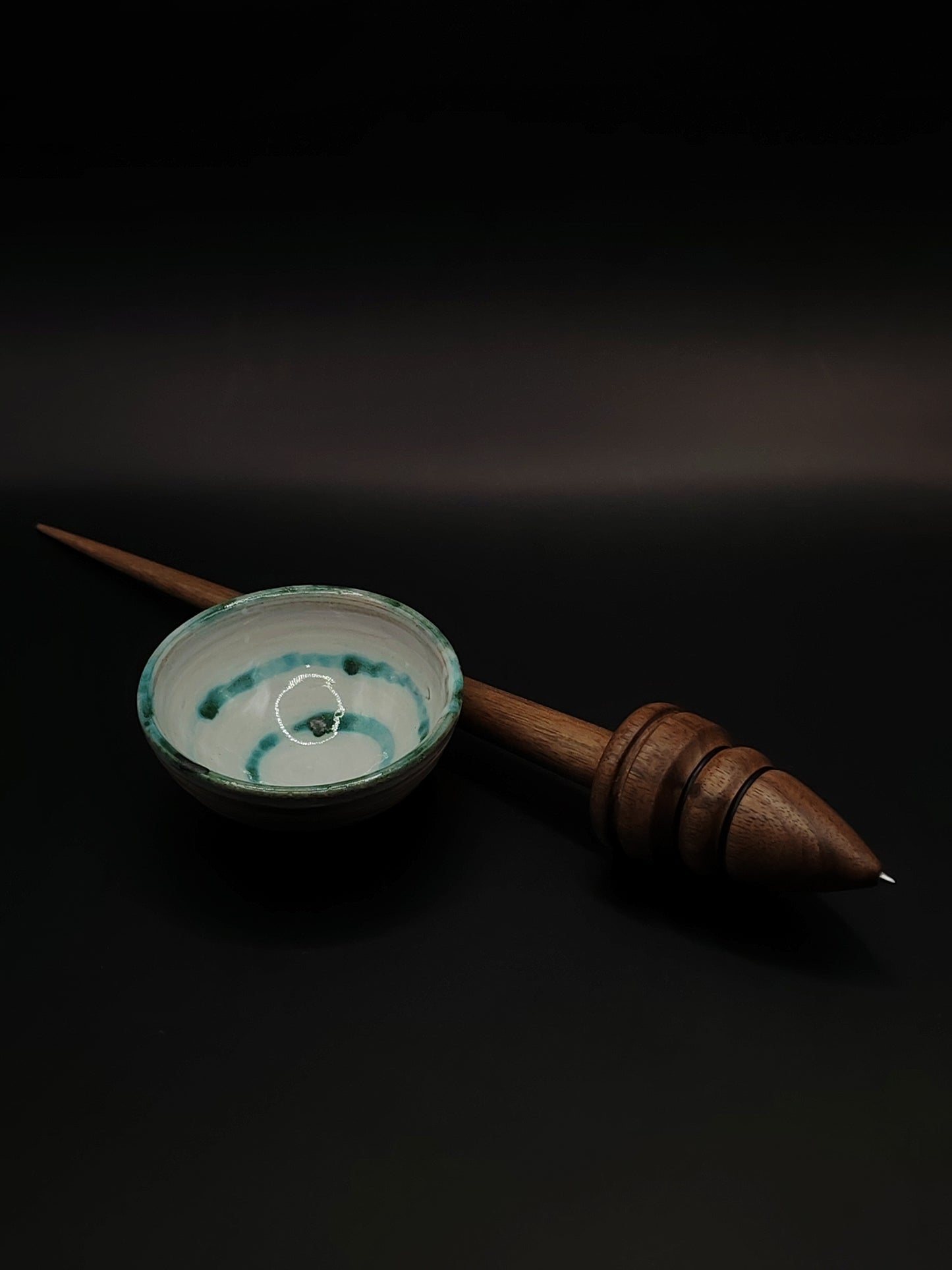 Support Spindle for Yarn Spinning – 30g / 26.5cm (1.05oz / 10.4in) – Walnut with Stainless Metal Tip + Red Clay Support Bowl