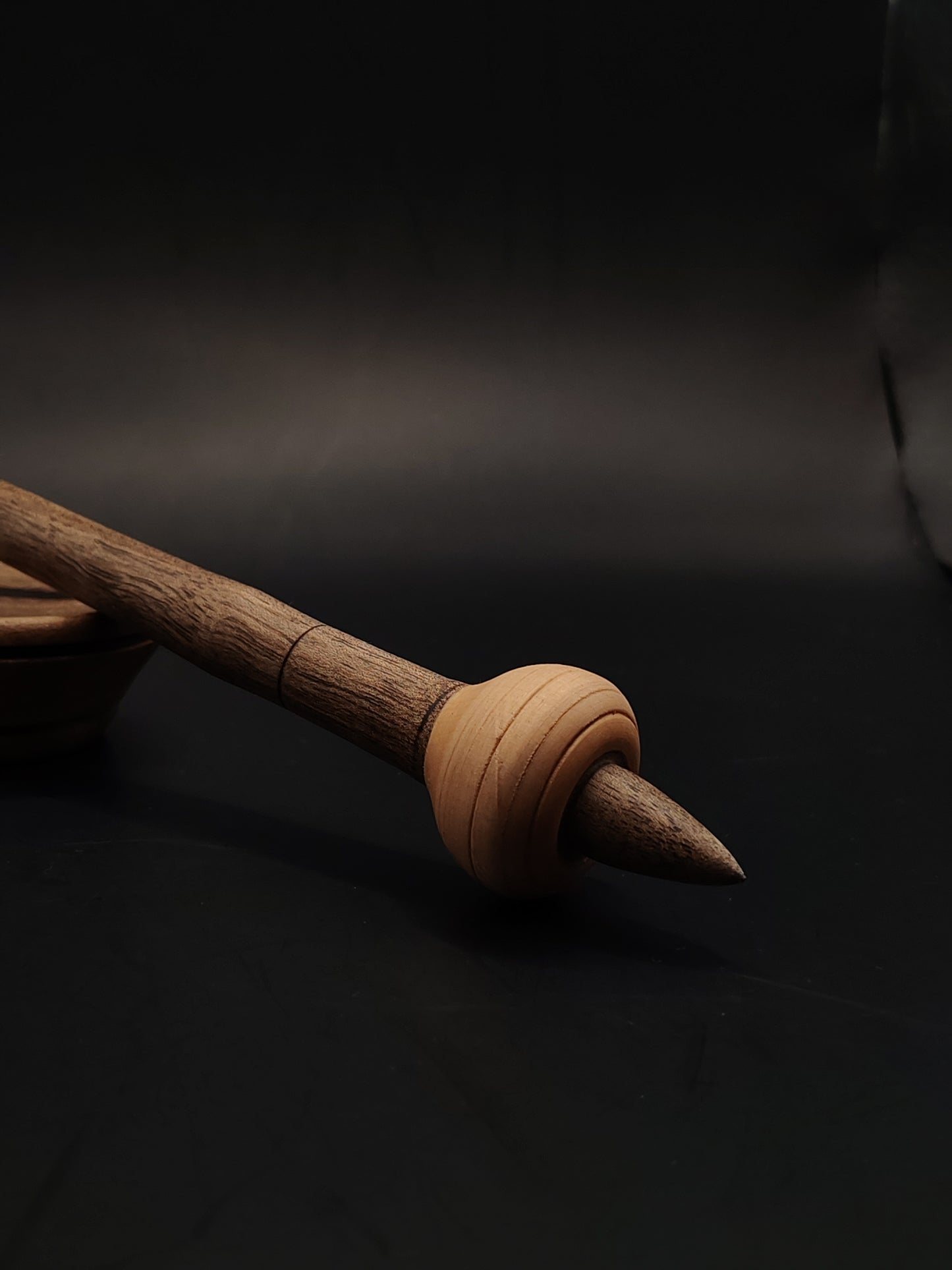 Support Spindle for Yarn Spinning – 17g / 27.5cm (0.6oz / 10.8in) – Walnut Shaft & Apple Whorl – with Walnut Support Bowl