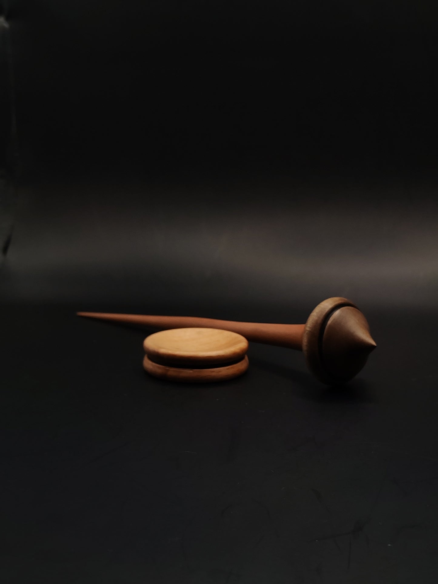 Support Spindle for Yarn Spinning – Elm & Walnut Wood (19 g, 23.5 cm) with Beech Support Bowl | Handcrafted Set by Kravelli