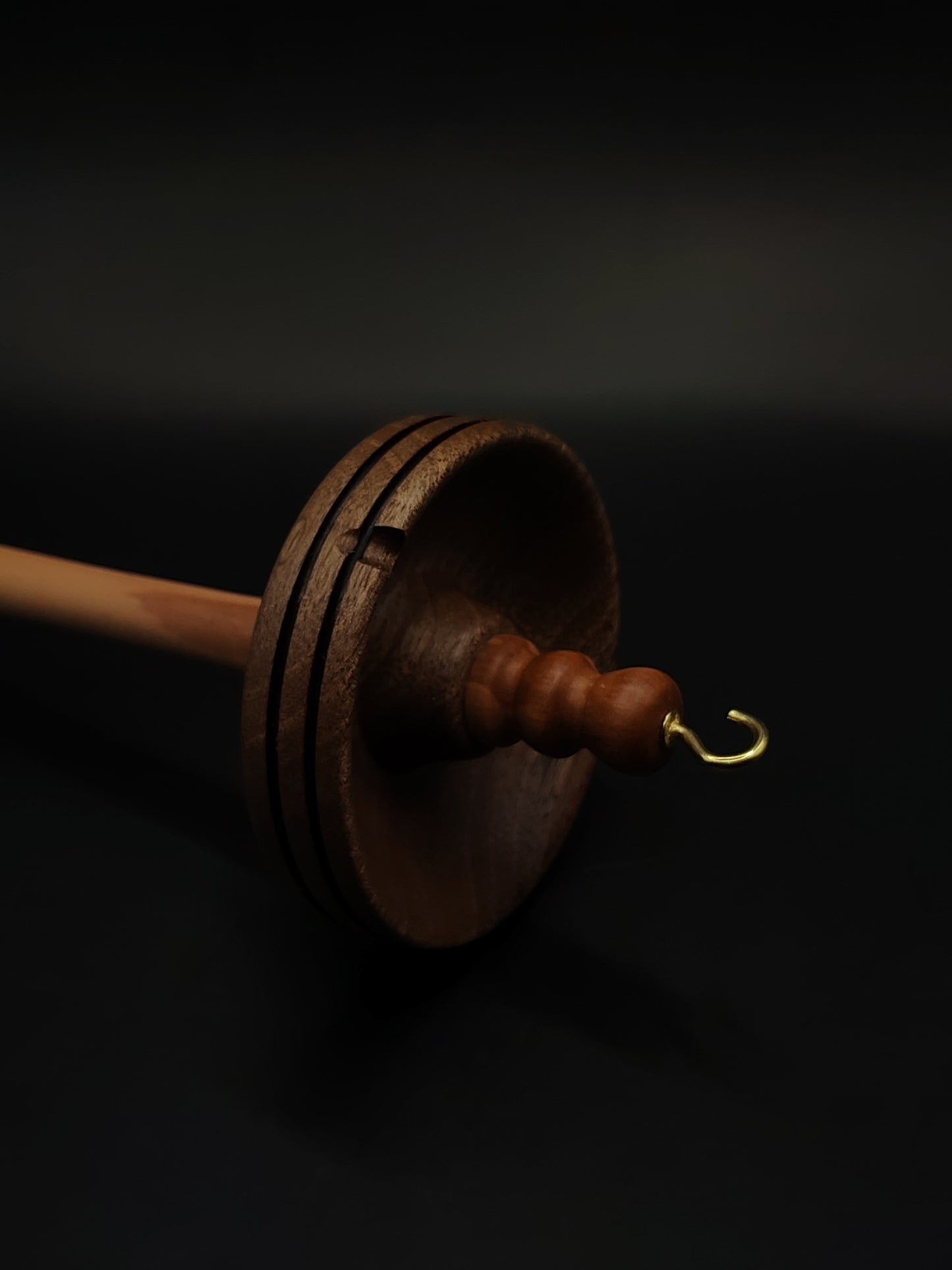 Drop Spindle for Yarn Spinning – Plum Shaft & Walnut Whorl | 27 cm (44 g) | Handcrafted Top Whorl Spindle by Kravelli