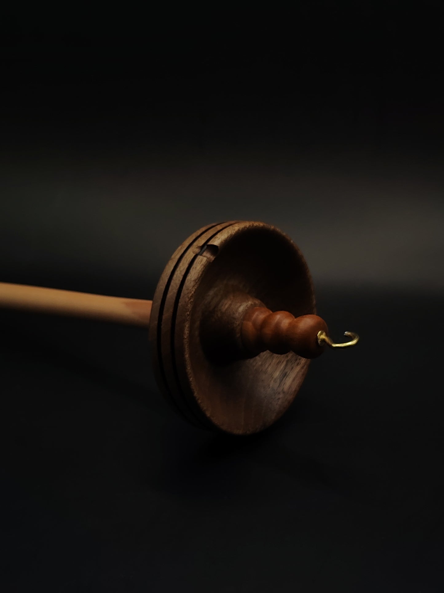 Drop Spindle for Yarn Spinning – Plum Shaft & Walnut Whorl | 27 cm (44 g) | Handcrafted Top Whorl Spindle by Kravelli