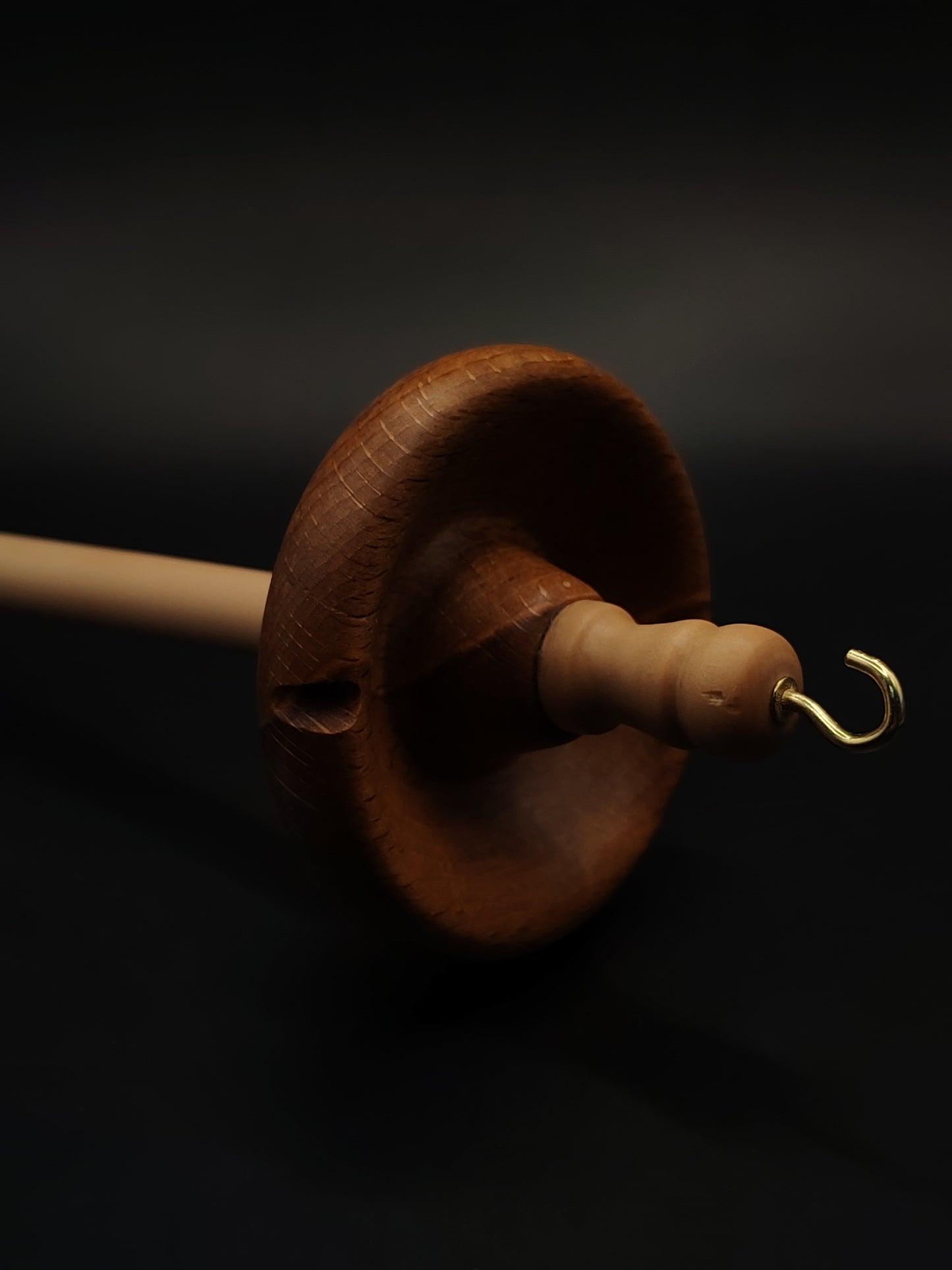 Drop Spindle for Yarn Spinning – Apple Shaft & Beech Whorl | 28 cm (42 g) | Handcrafted Top Whorl Spindle by Kravelli