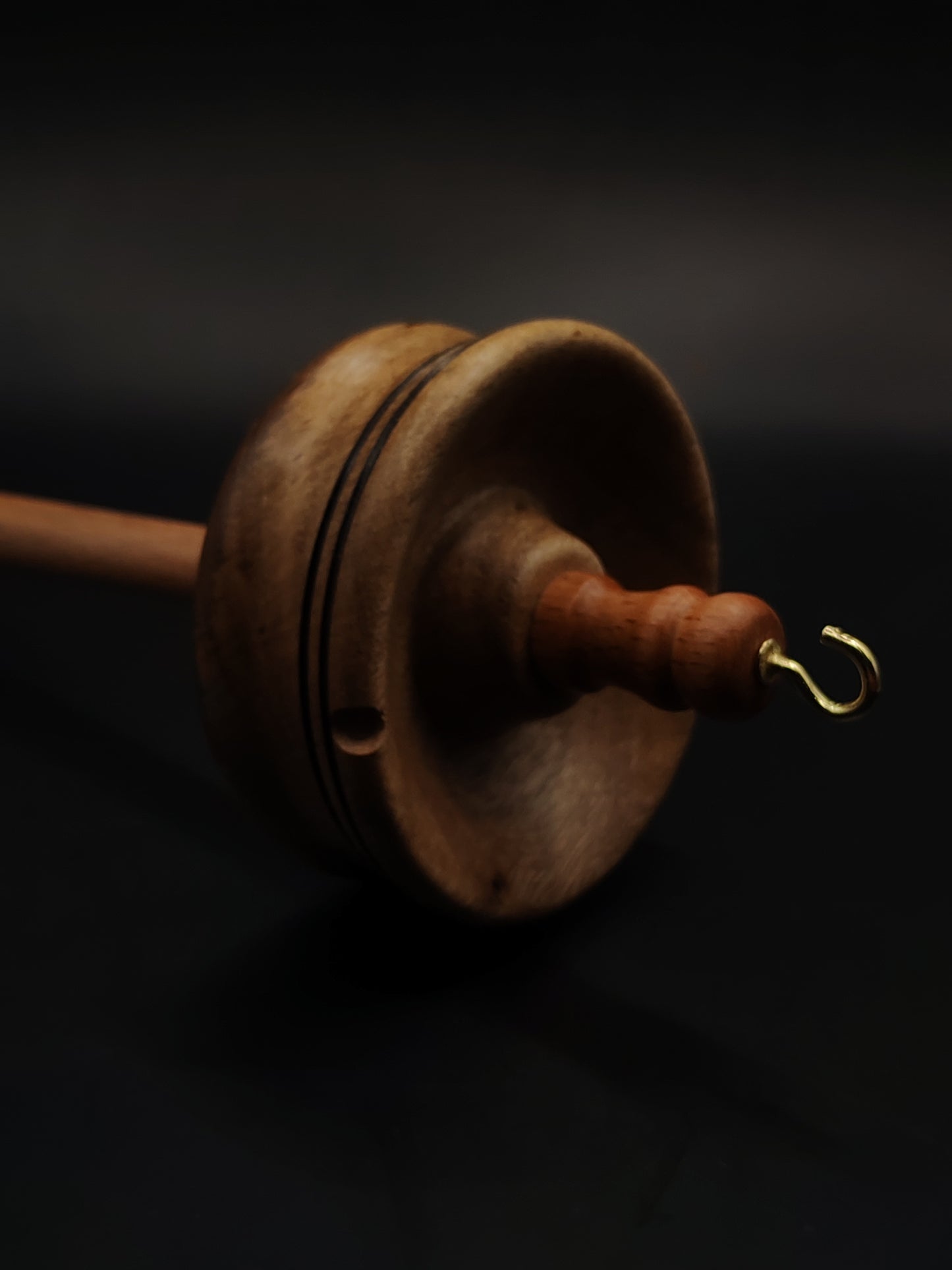 Drop Spindle for Yarn Spinning – Beech Shaft & Walnut Whorl | 28 cm (60 g) | Heavyweight Top Whorl Spindle by Kravelli