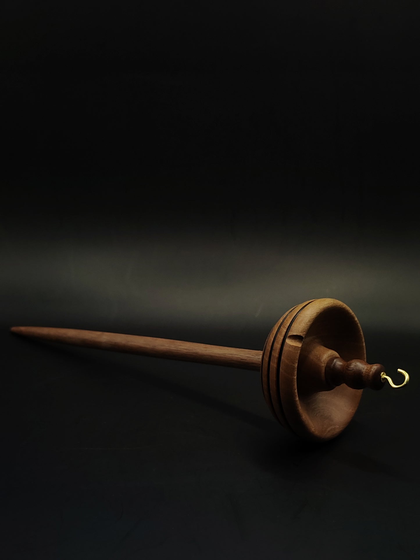 Drop Spindle for Yarn Spinning – Solid Walnut | 27 cm (55 g) | Handcrafted Top Whorl Spindle by Kravelli