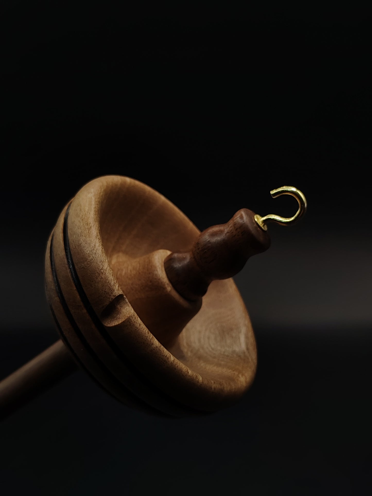 Drop Spindle for Yarn Spinning – Solid Walnut | 27 cm (55 g) | Handcrafted Top Whorl Spindle by Kravelli