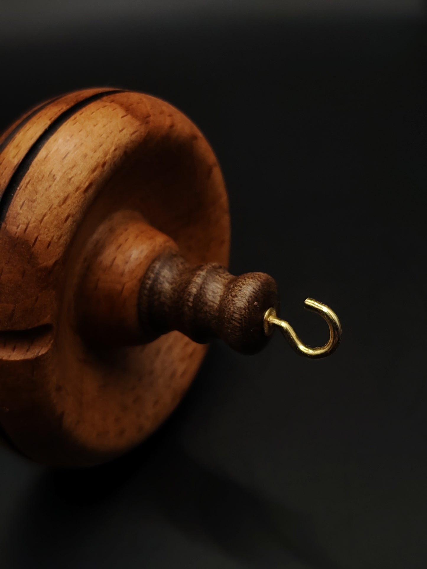 Drop Spindle for Yarn Spinning – Walnut Shaft & Beech Whorl | 27 cm (47 g) | Handcrafted Spinning Tool by Kravelli