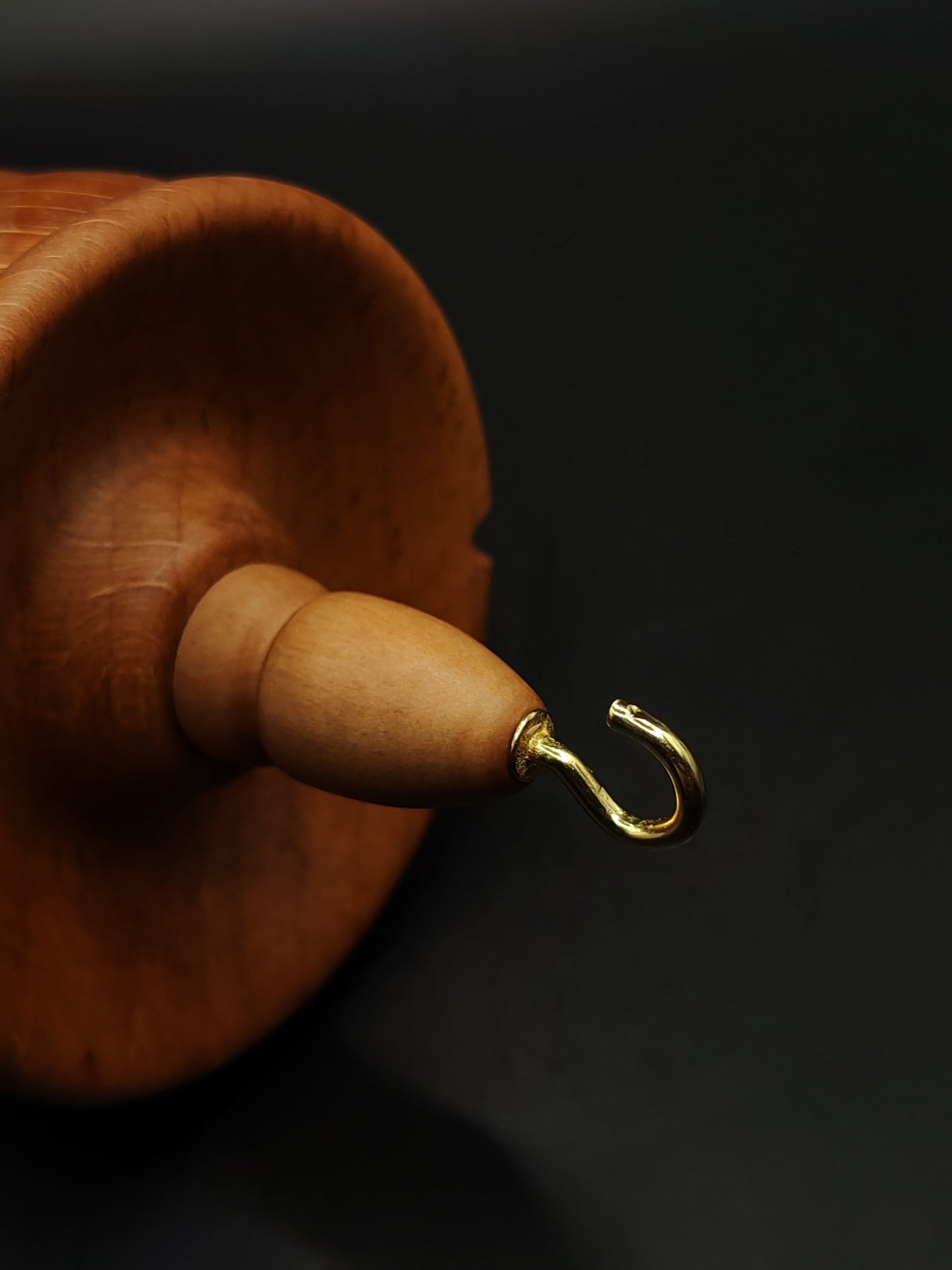 Drop Spindle for Yarn Spinning – Pear Shaft & Beech Whorl | 27 cm (54 g) | Handcrafted Top Whorl Spindle by Kravelli