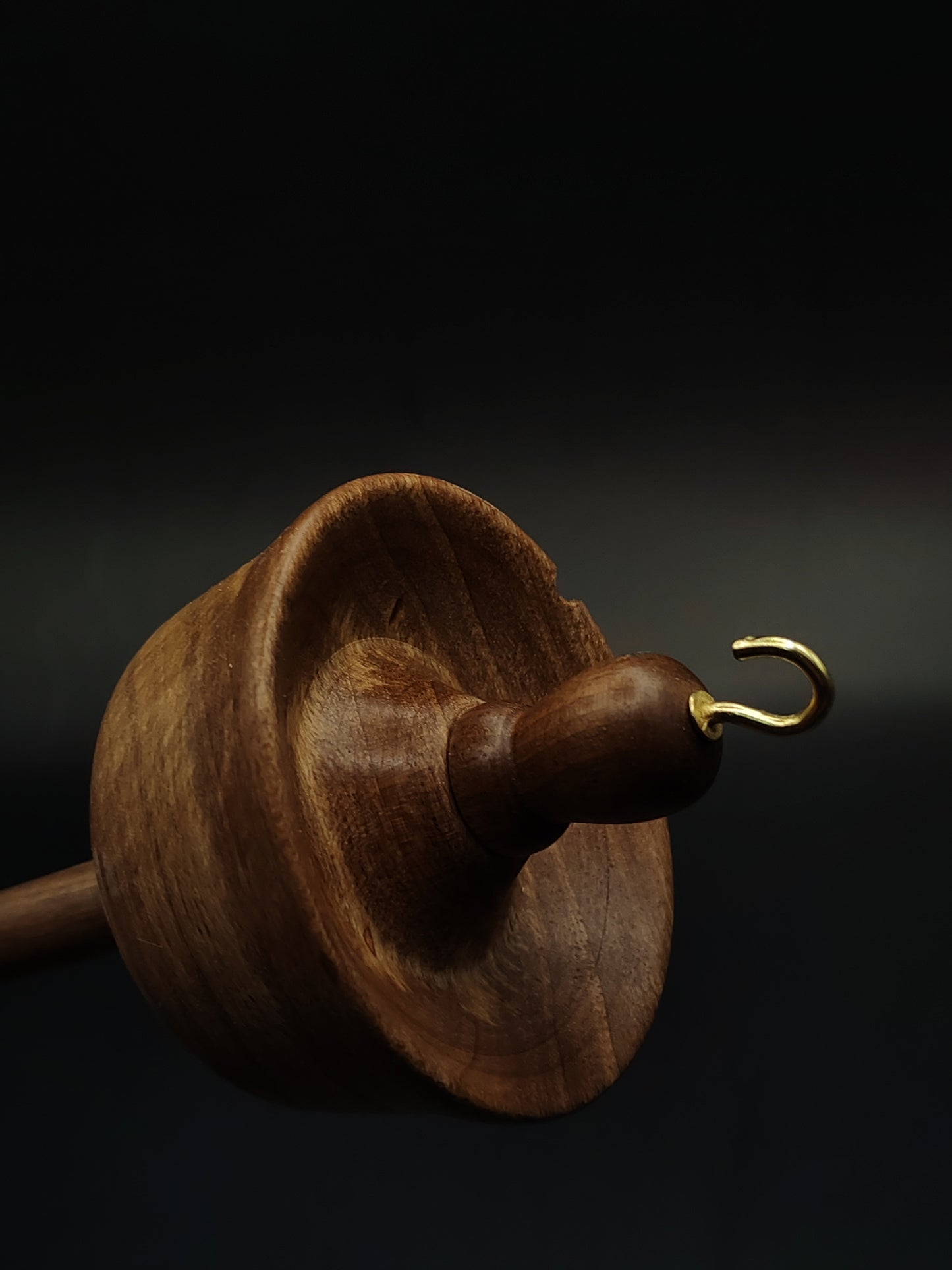 Drop Spindle for Yarn Spinning – Solid Walnut Wood | 27 cm (53 g) | Hand-Turned Top Whorl Spindle by Kravelli