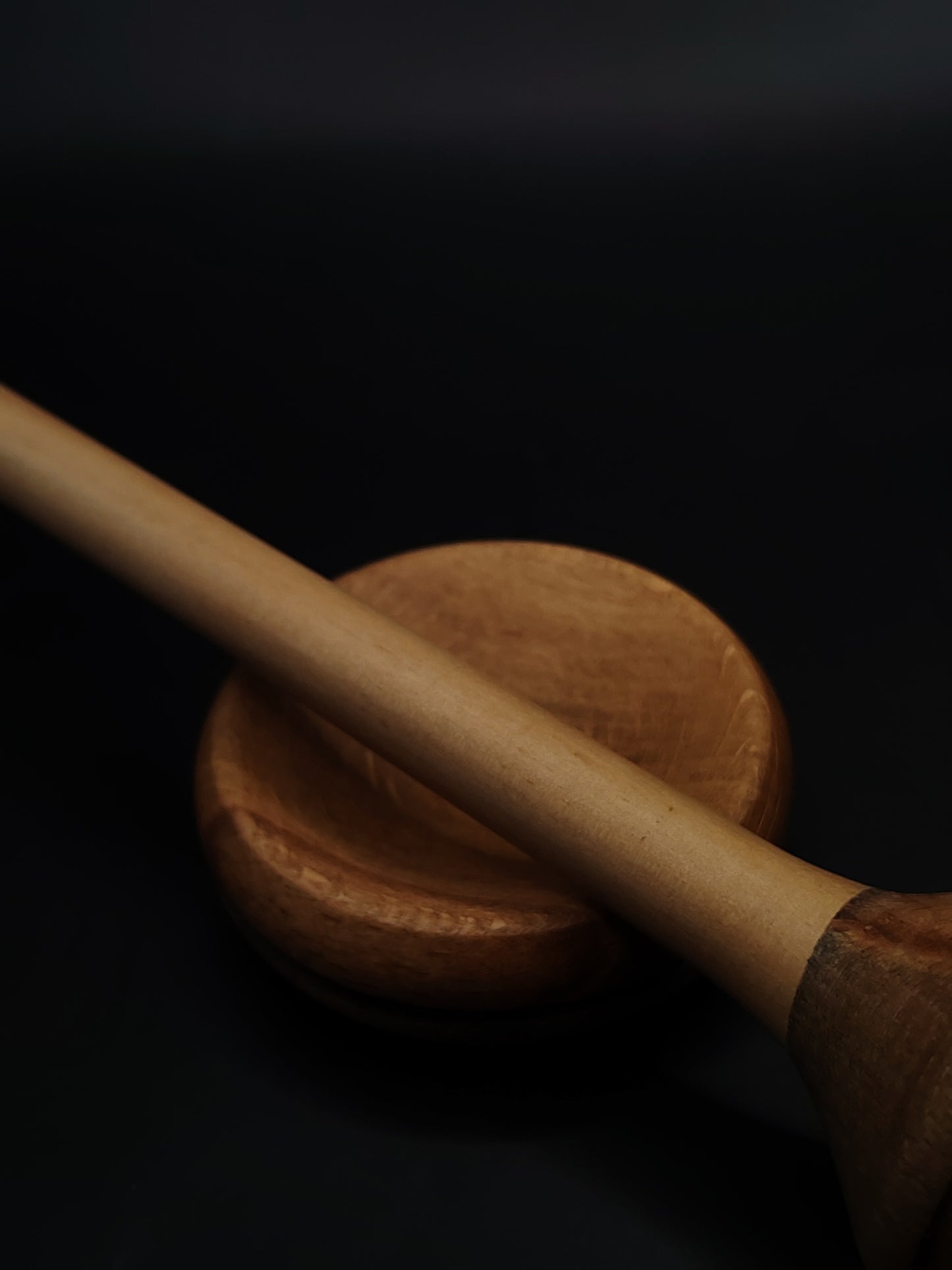 Support Spindle for Yarn Spinning – Beech Whorl & Pear Shaft | 28 cm (31 g) | Set with Beech Support Bowl | Handcrafted by Kravelli