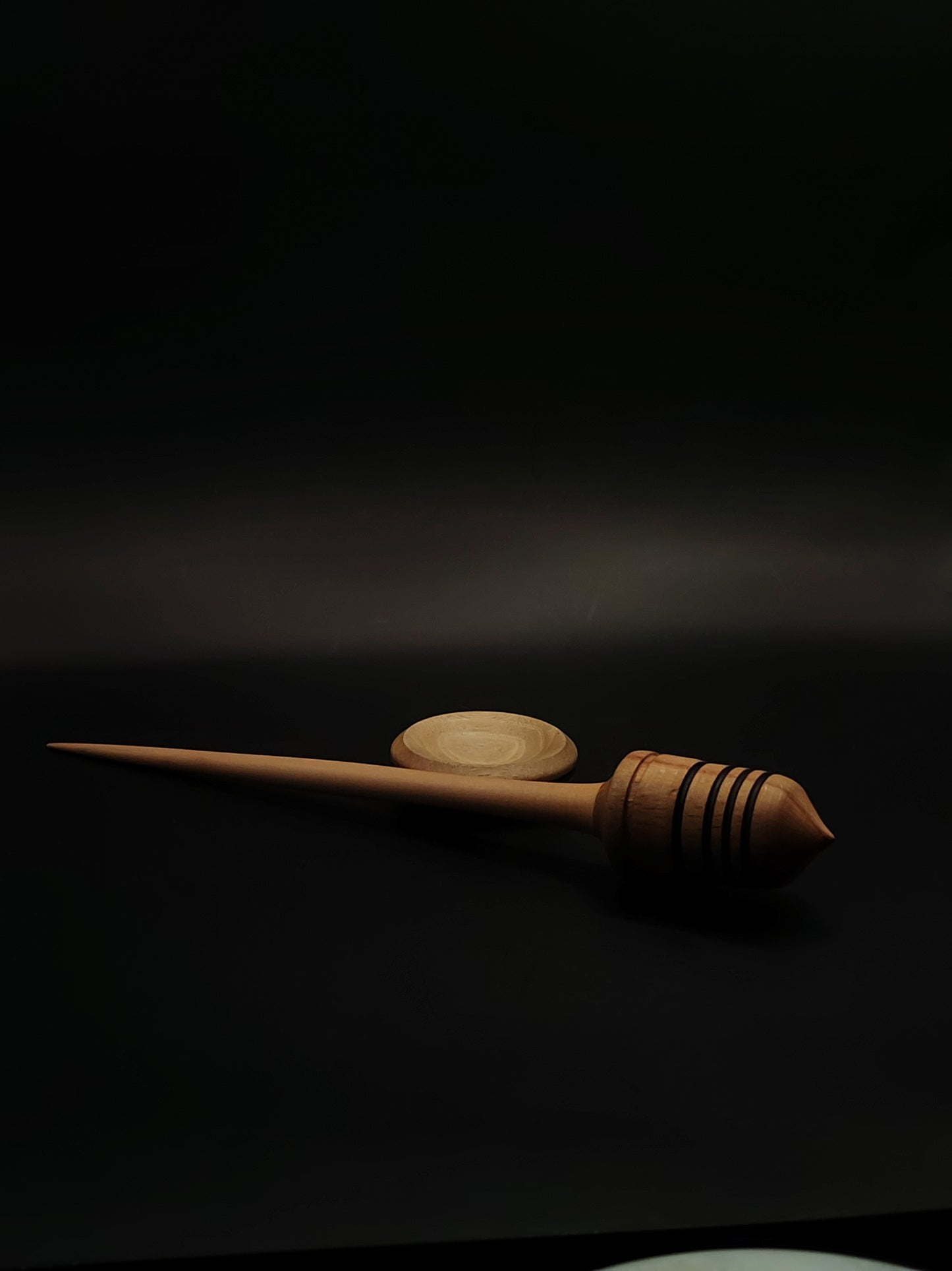 Support Spindle for Yarn Spinning – Beech Whorl & Pear Shaft | 27.5 cm (33 g) | Set with Walnut Support Bowl | Handcrafted by Kravelli