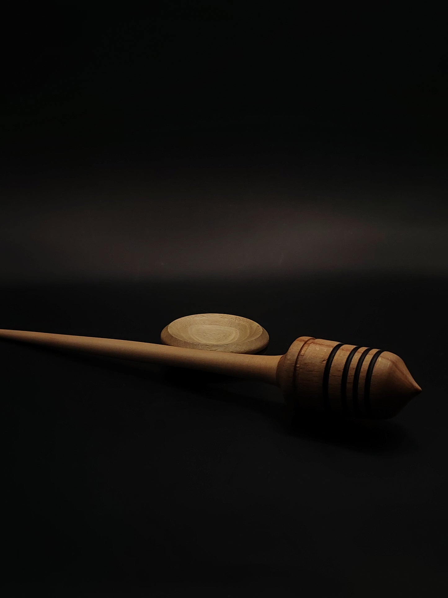 Support Spindle for Yarn Spinning – Beech Whorl & Pear Shaft | 27.5 cm (33 g) | Set with Walnut Support Bowl | Handcrafted by Kravelli