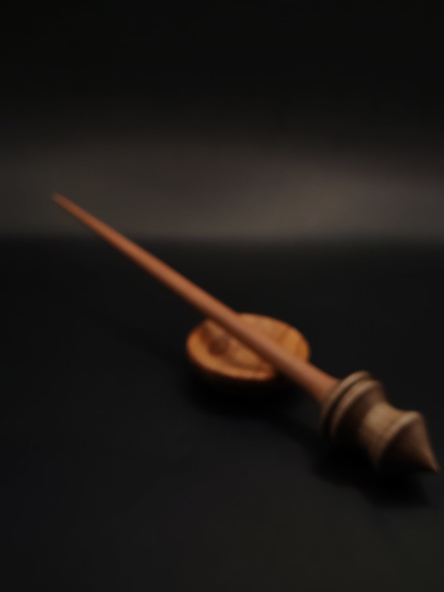 Support Spindle for Yarn Spinning – Walnut Whorl & Mulberry Shaft | 25.5 cm (22 g) | Set with Beech Support Bowl | Handcrafted by Kravelli