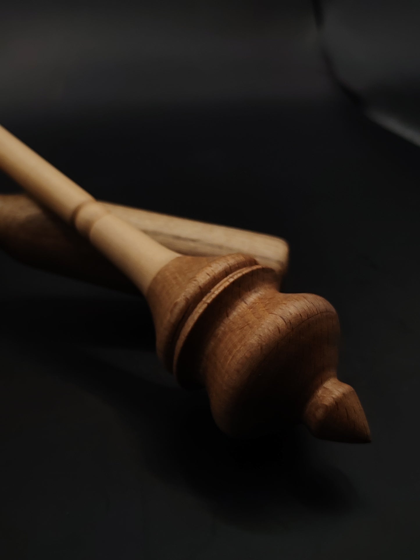 Support Spindle – Apple Shaft & Beech Whorl (28 cm / 11″, 28 g / 0.99 oz) + Mulberry/Walnut Lap Bowl | Artisan Handmade by Kravelli