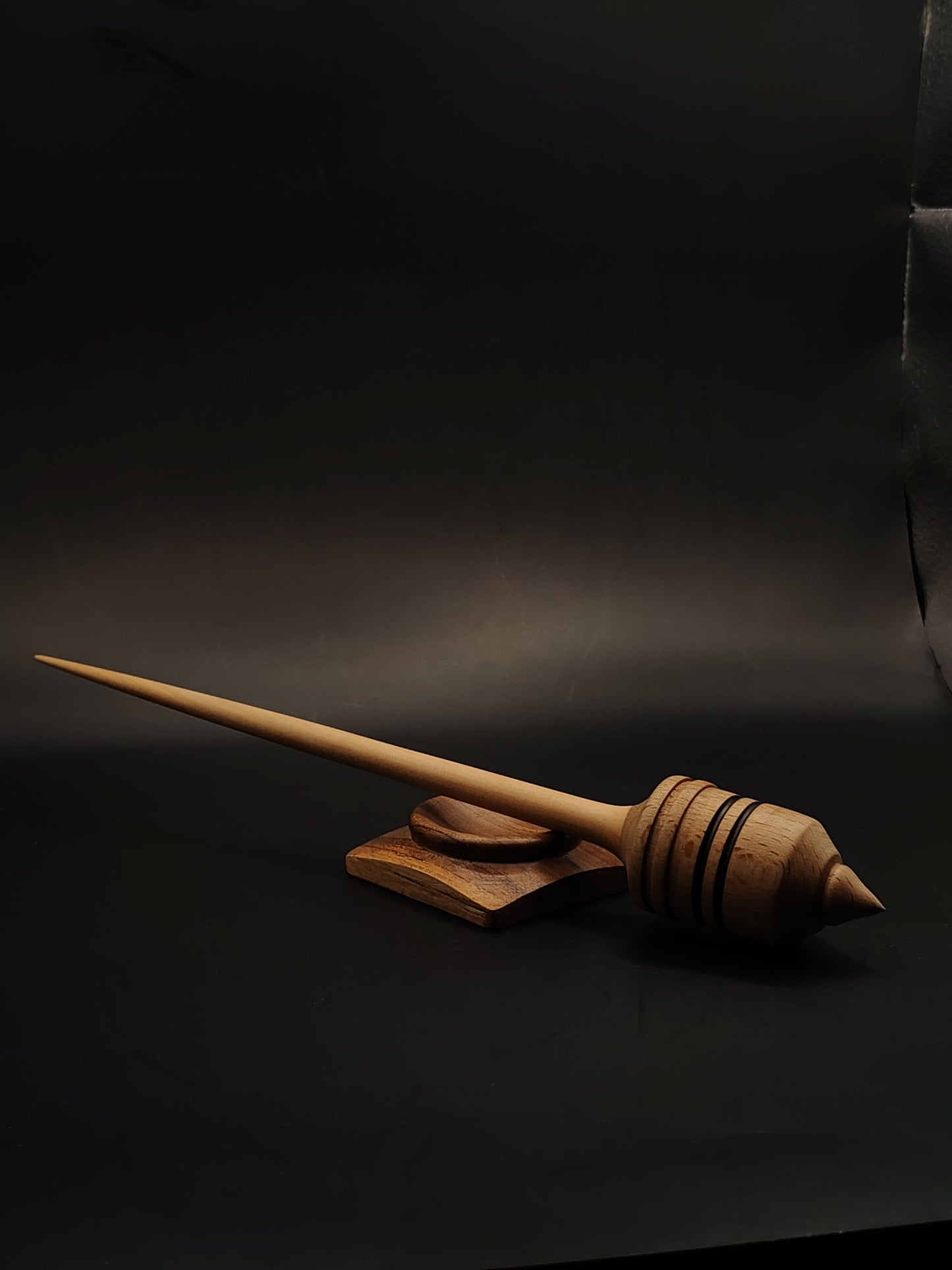 Support Spindle for Yarn Spinning – Pear Shaft & Beech Whorl | 28.5 cm (33 g) | Set with Walnut Bowl | Handcrafted by Kravelli