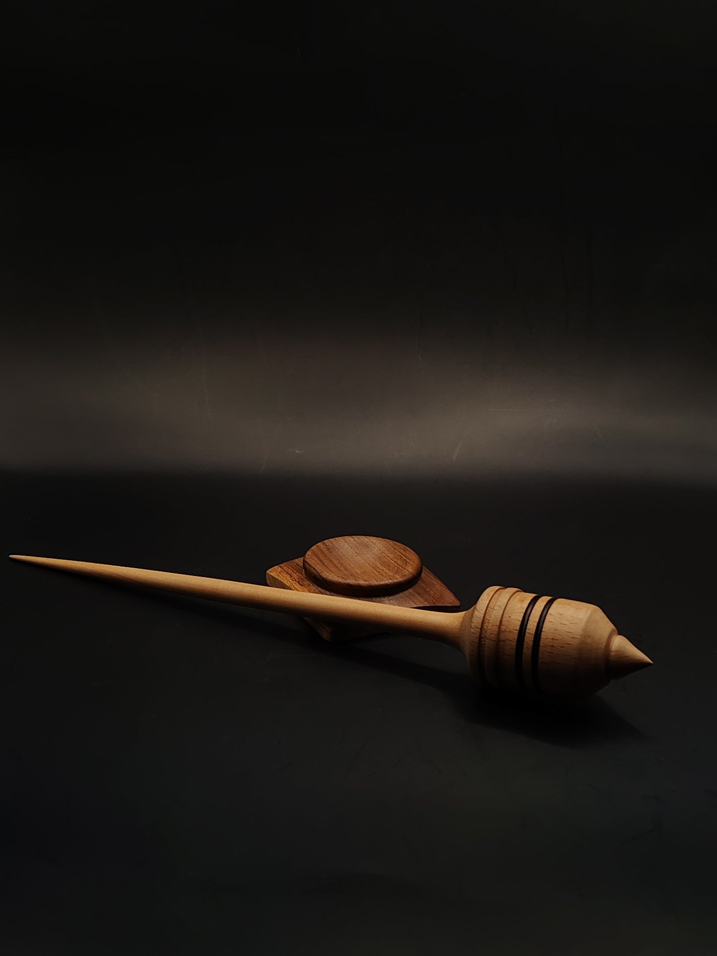 Support Spindle for Yarn Spinning – Pear Shaft & Beech Whorl | 28.5 cm (33 g) | Set with Walnut Bowl | Handcrafted by Kravelli
