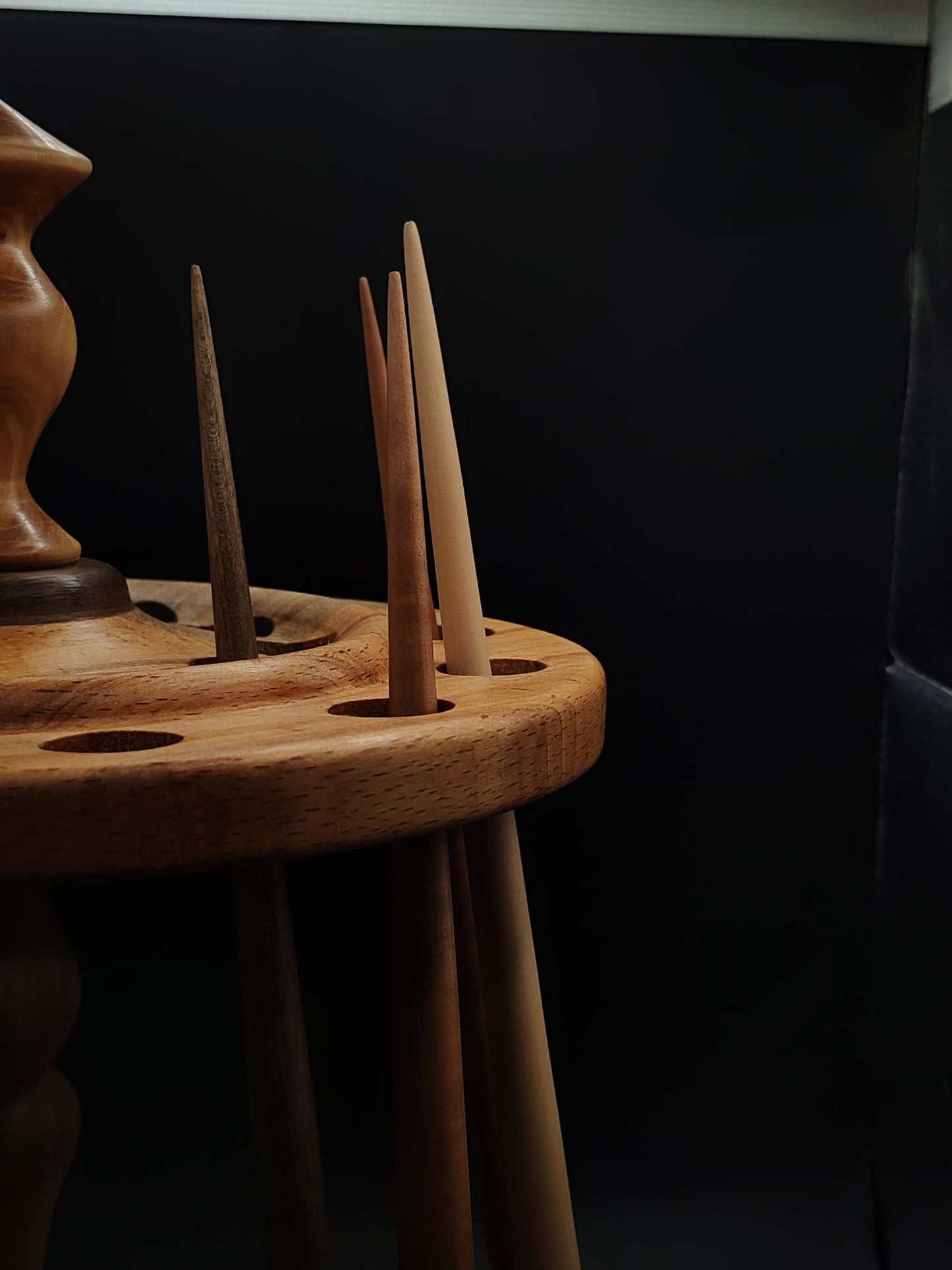 Spindle Stand for 24 Support & Drop Spindles – Beech, Walnut & Elm Wood | 17 cm Height | Handcrafted Organizer by Kravelli