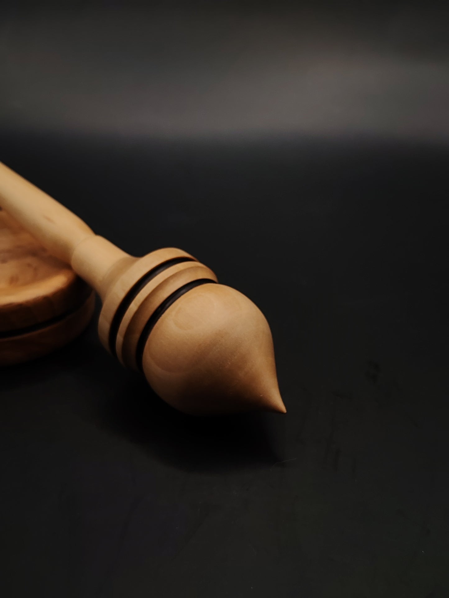 Support Spindle – Apple Shaft & Chestnut Whorl (26.5 cm / 34 g) with Beech Support Bowl | Kravelli