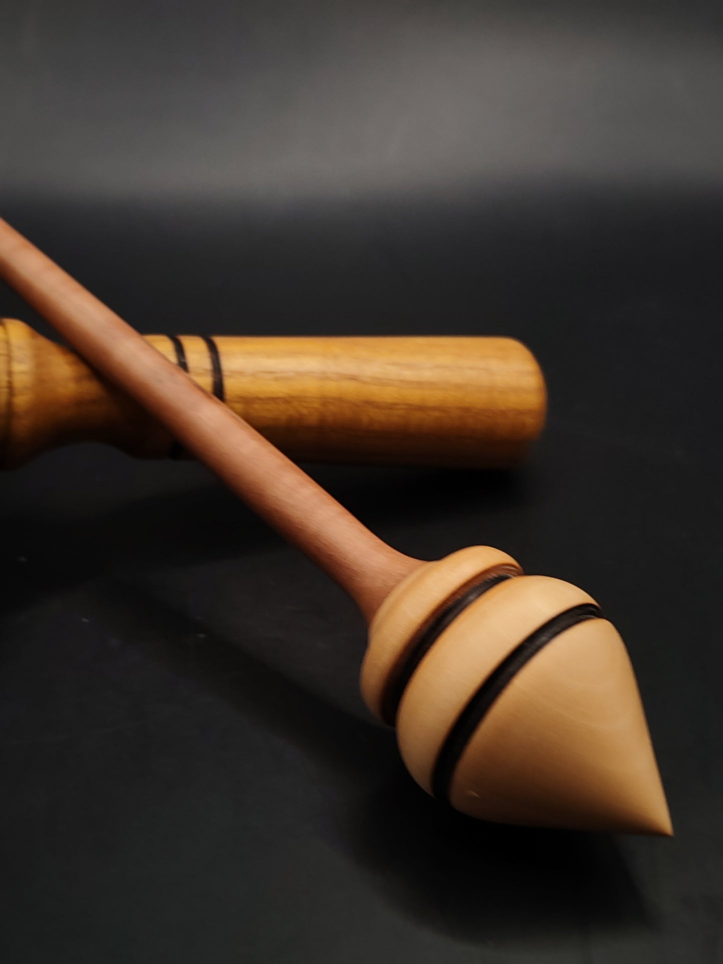 Support Spindle Set – Plum Shaft & Apple Whorl (25.5 cm / 22 g) + Oak-Walnut Lap Bowl | Handcrafted Yarn Spinning Tool