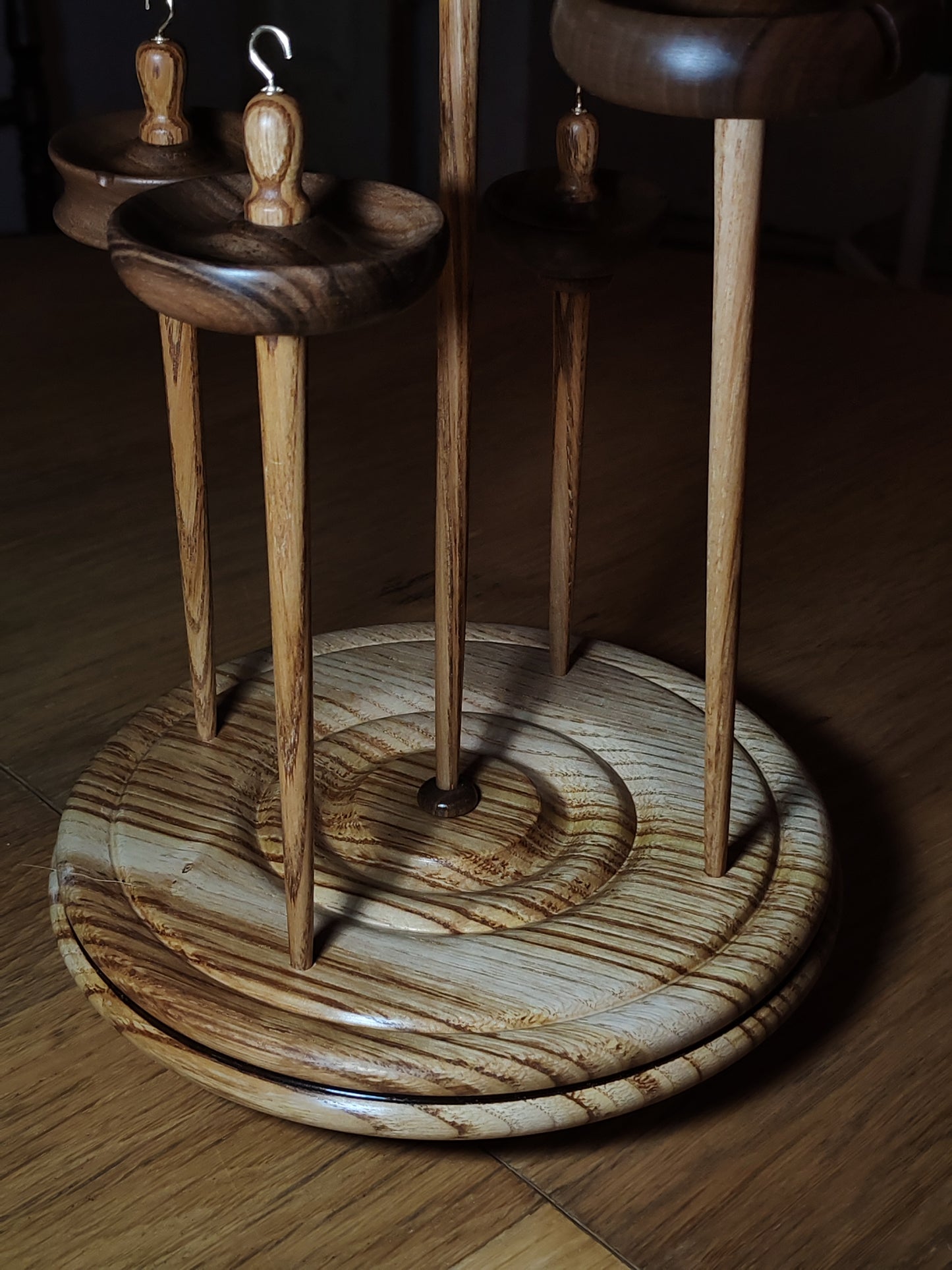 Drop Spindle Set – Chestnut & Walnut | 5 Spindles + Matching Stand | Handcrafted by Kravelli (61g to 23g Range)