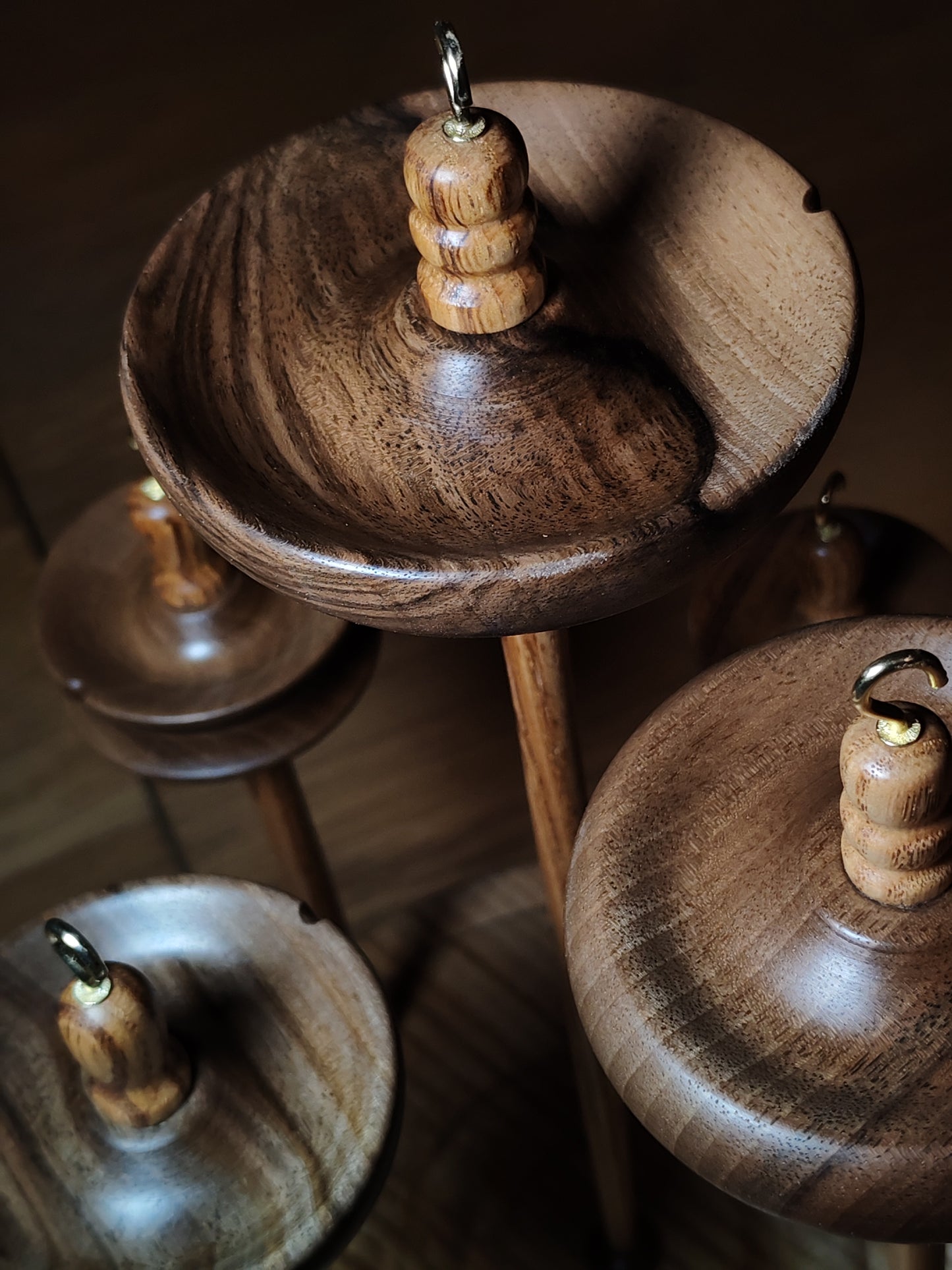 Drop Spindle Set – Chestnut & Walnut | 5 Spindles + Matching Stand | Handcrafted by Kravelli (61g to 23g Range)