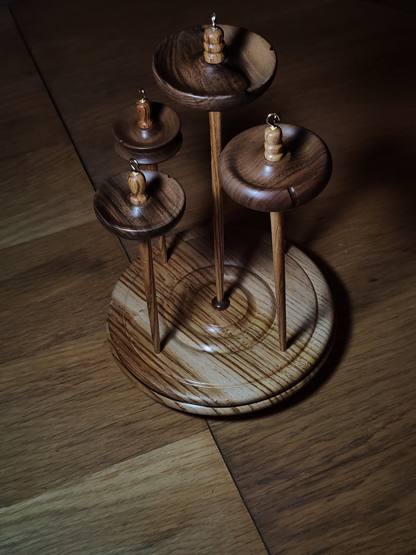 Drop Spindle Set – Chestnut & Walnut | 5 Spindles + Matching Stand | Handcrafted by Kravelli (61g to 23g Range)