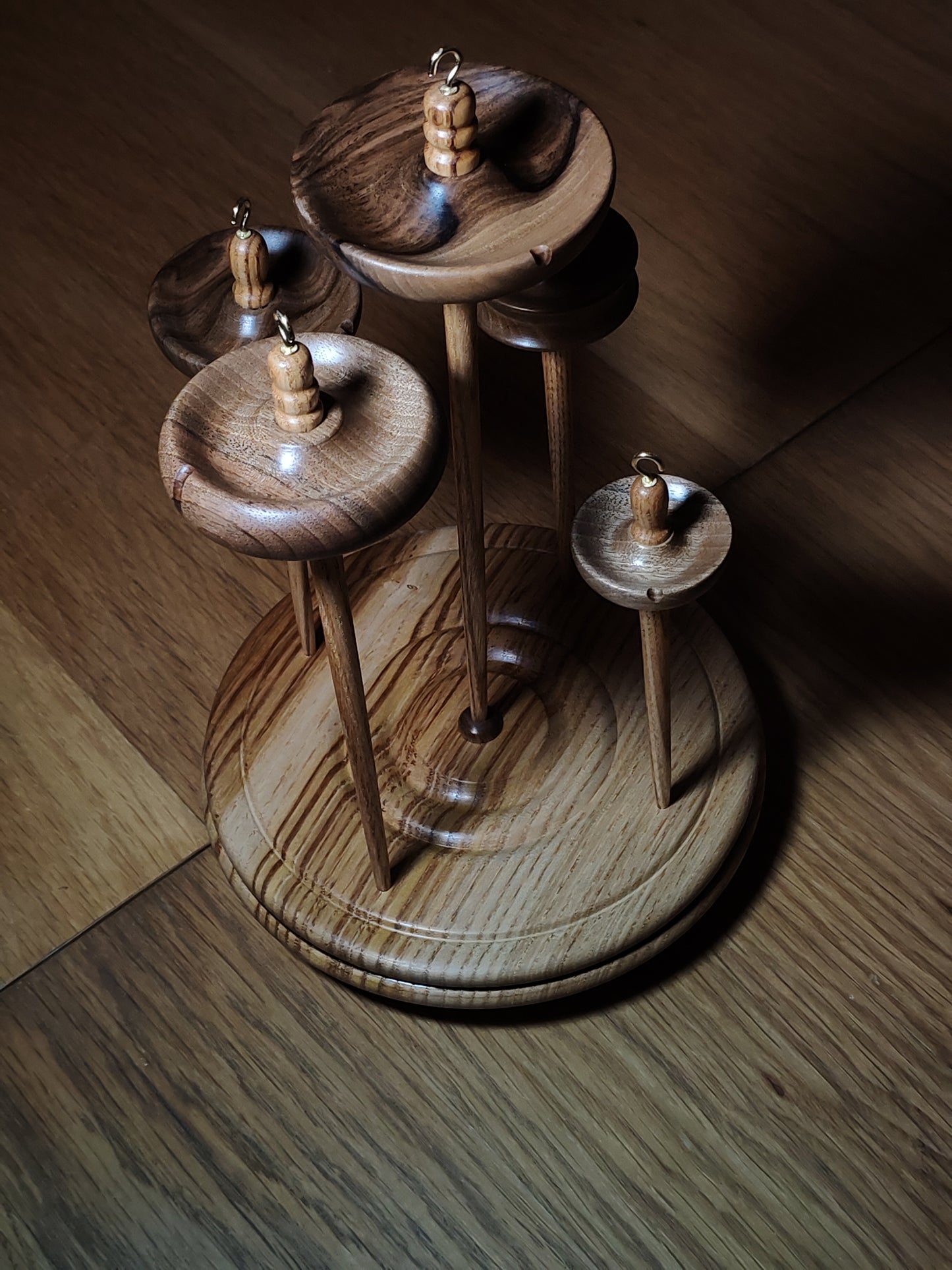 Drop Spindle Set – Chestnut & Walnut | 5 Spindles + Matching Stand | Handcrafted by Kravelli (61g to 23g Range)