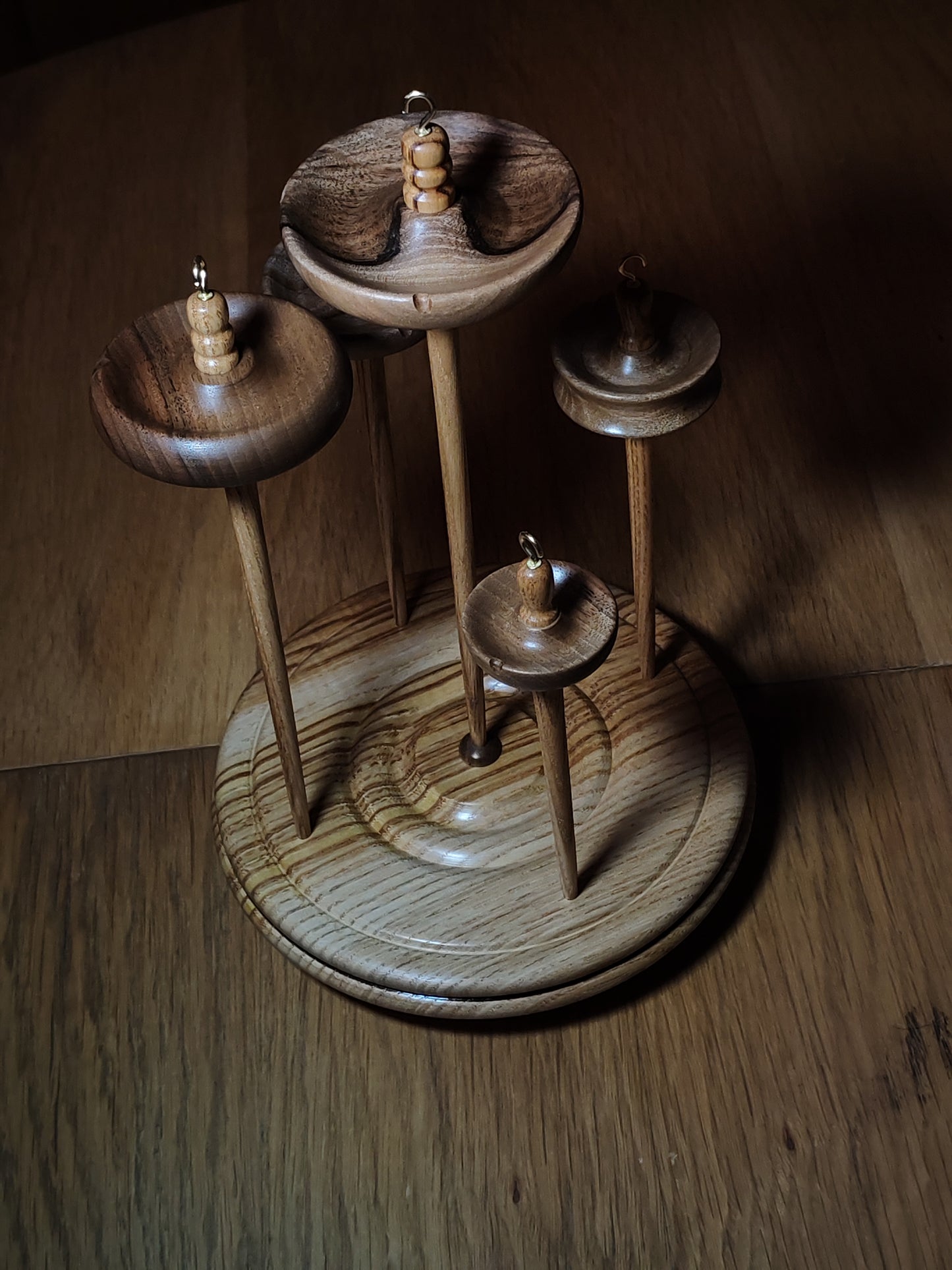 Drop Spindle Set – Chestnut & Walnut | 5 Spindles + Matching Stand | Handcrafted by Kravelli (61g to 23g Range)