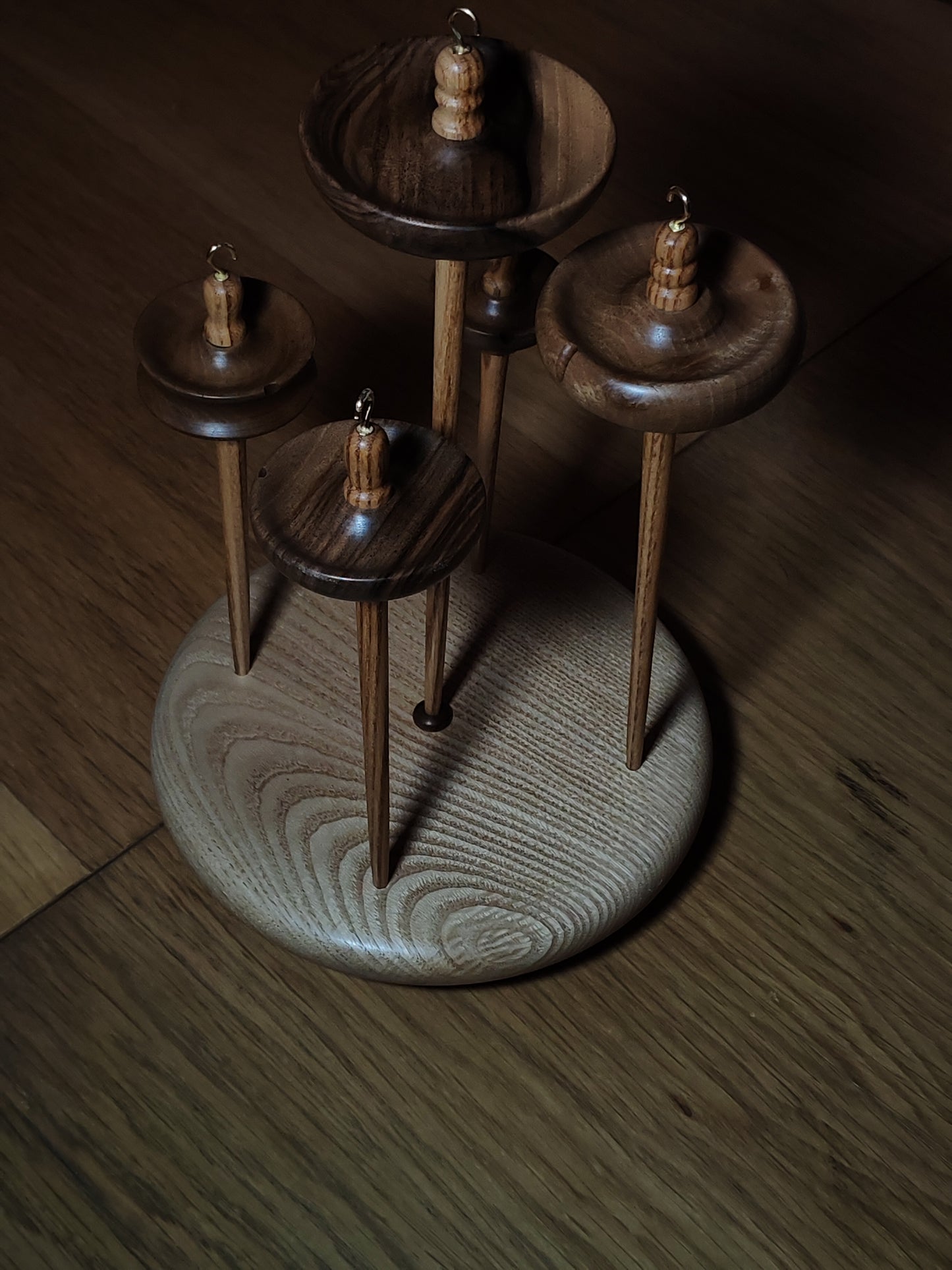 Artisan Drop Spindle Collection – Walnut & Chestnut Set of 5 with Stand | 60g to 19g Weights | Kravelli Handmade