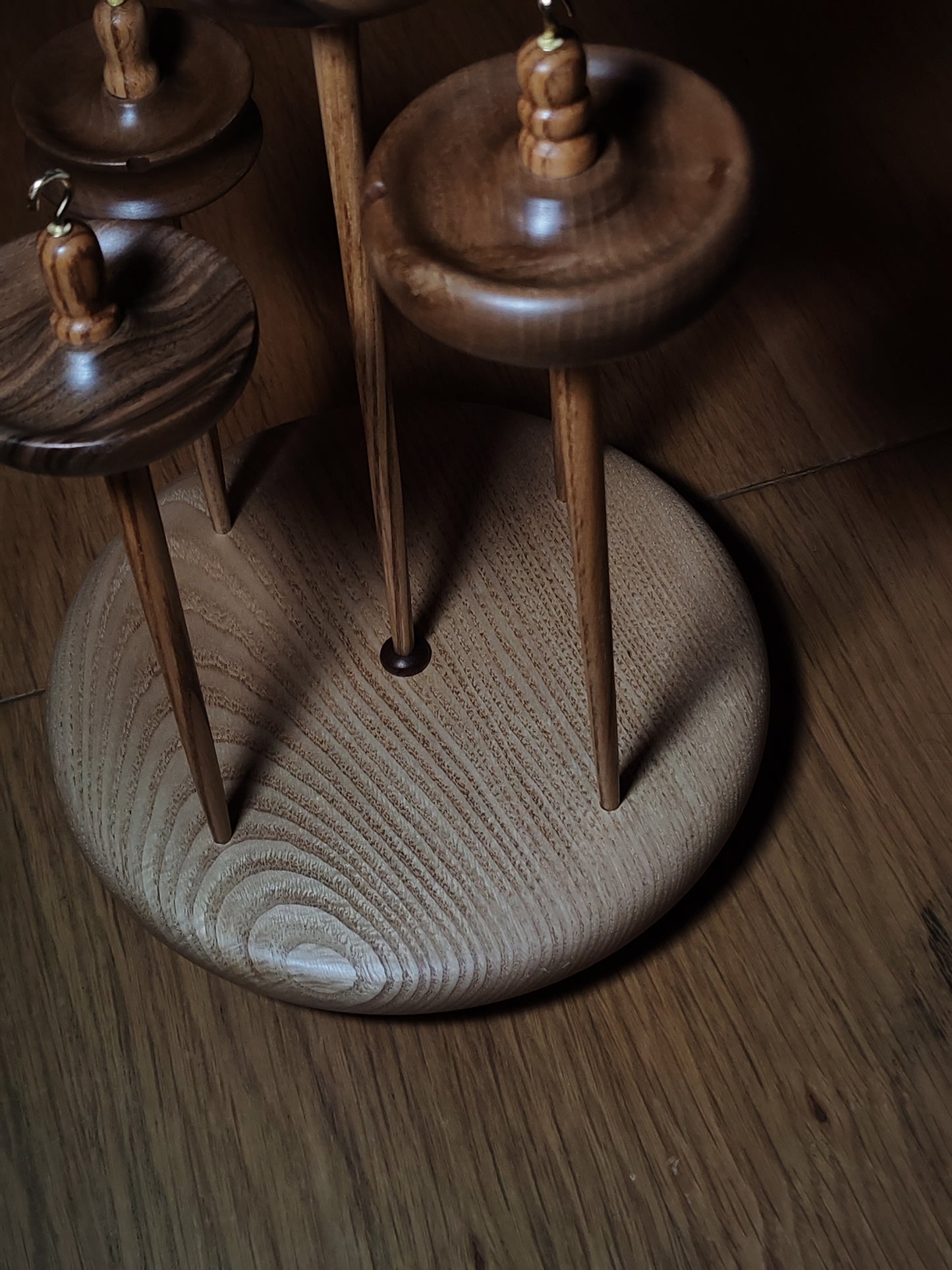 Artisan Drop Spindle Collection – Walnut & Chestnut Set of 5 with Stand | 60g to 19g Weights | Kravelli Handmade