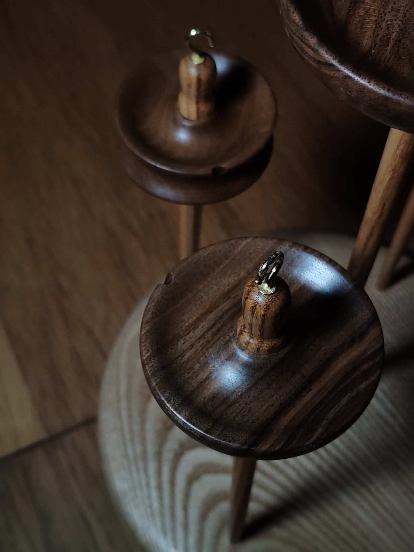 Artisan Drop Spindle Collection – Walnut & Chestnut Set of 5 with Stand | 60g to 19g Weights | Kravelli Handmade