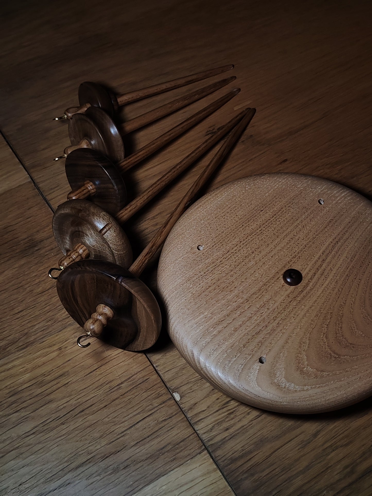 Artisan Drop Spindle Collection – Walnut & Chestnut Set of 5 with Stand | 60g to 19g Weights | Kravelli Handmade