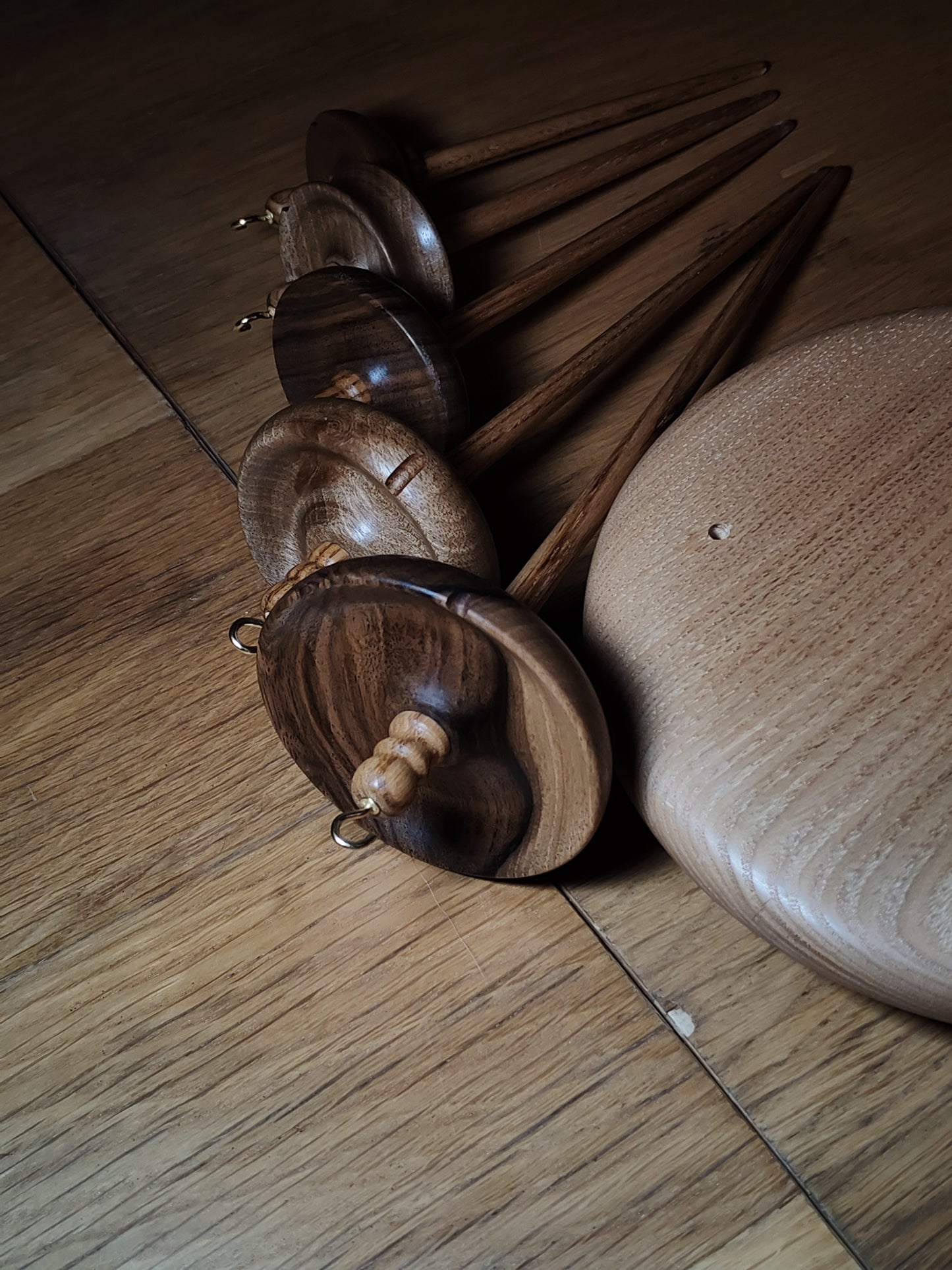 Artisan Drop Spindle Collection – Walnut & Chestnut Set of 5 with Stand | 60g to 19g Weights | Kravelli Handmade