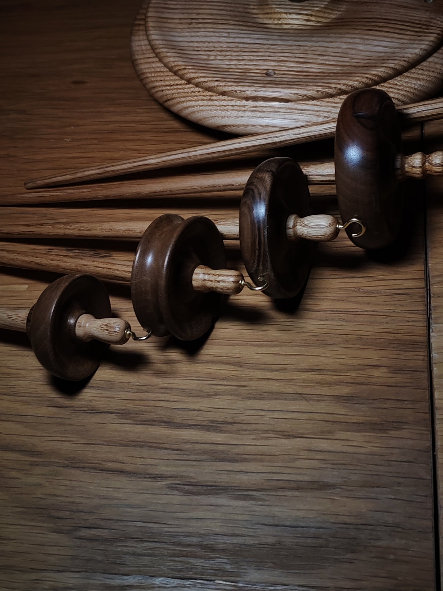 Drop Spindle Gift Set – Chestnut Shafts & Walnut Whorls | 5 Sizes + Chestnut Stand | Kravelli Spinning Tools