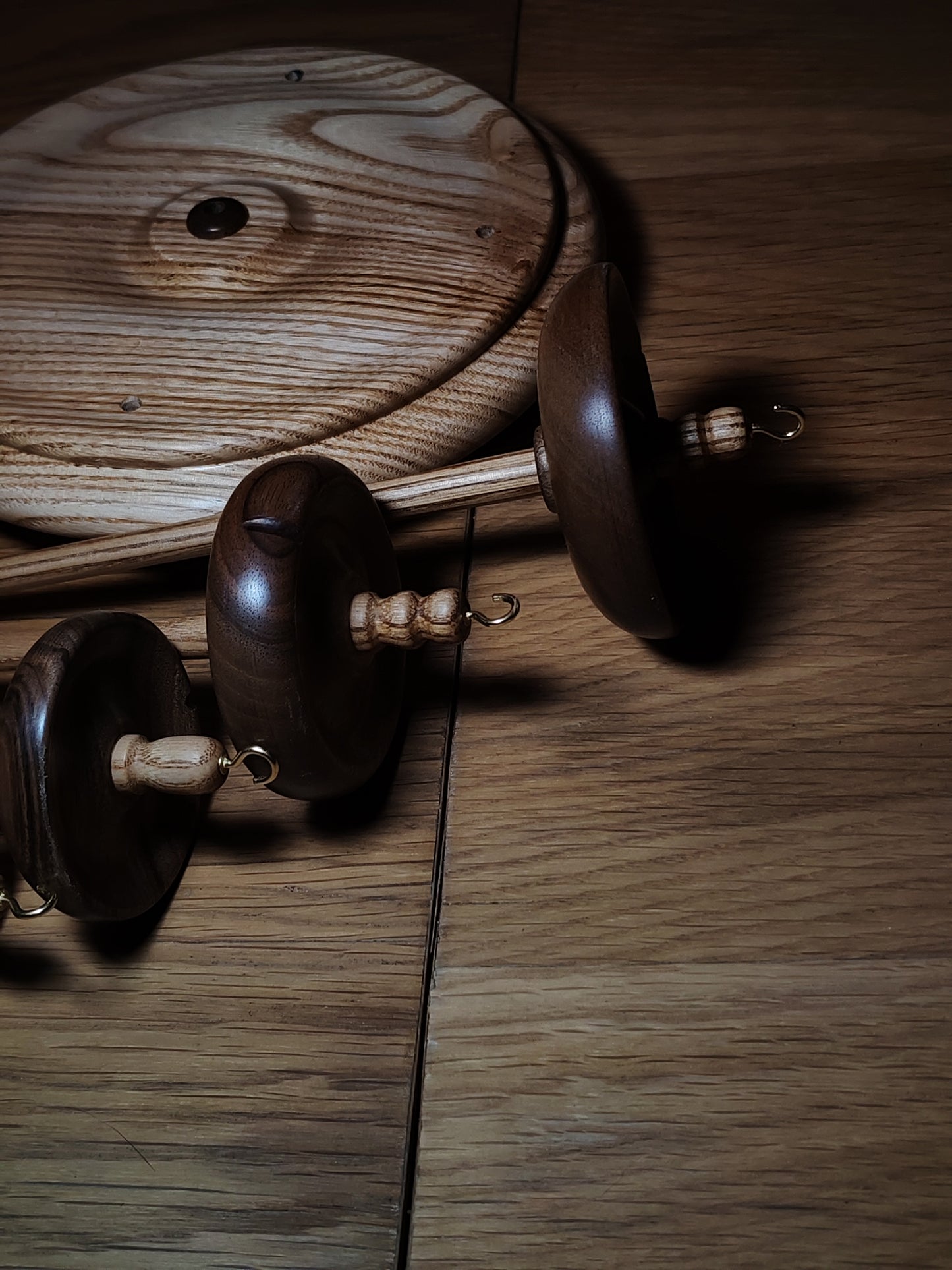 Drop Spindle Gift Set – Chestnut Shafts & Walnut Whorls | 5 Sizes + Chestnut Stand | Kravelli Spinning Tools