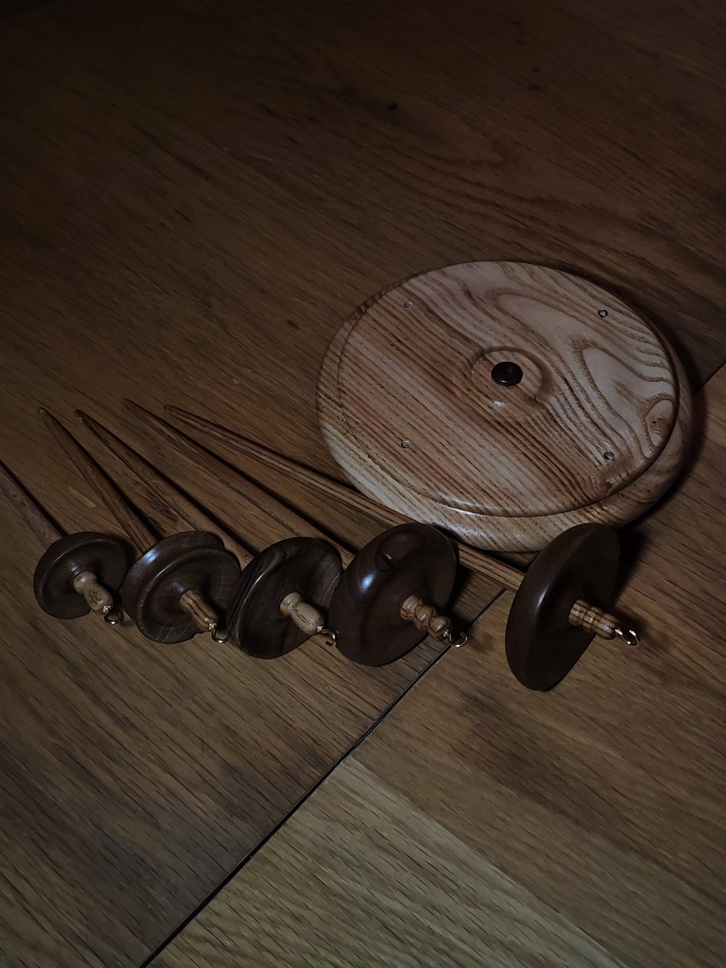 Drop Spindle Gift Set – Chestnut Shafts & Walnut Whorls | 5 Sizes + Chestnut Stand | Kravelli Spinning Tools