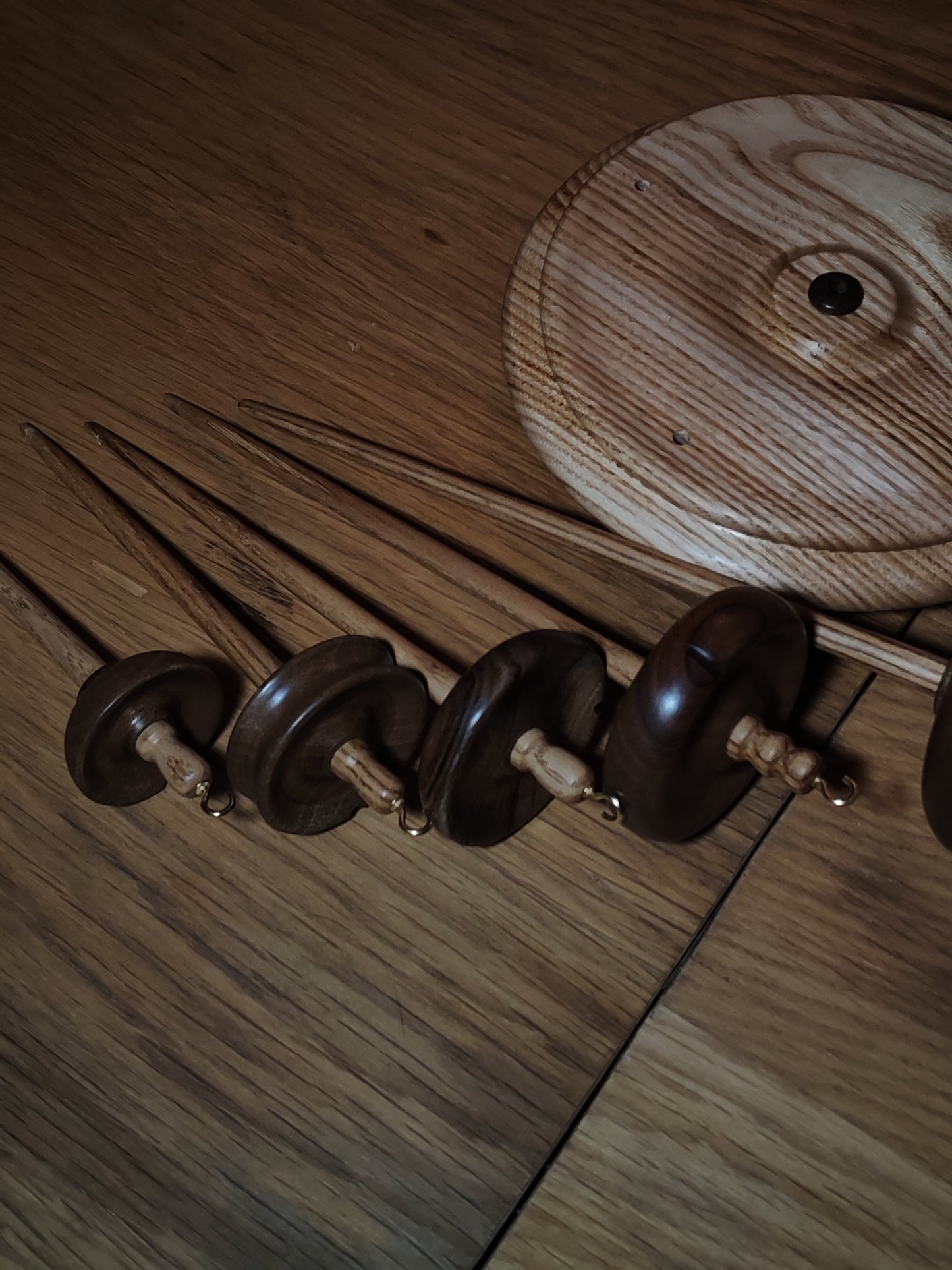 Drop Spindle Gift Set – Chestnut Shafts & Walnut Whorls | 5 Sizes + Chestnut Stand | Kravelli Spinning Tools