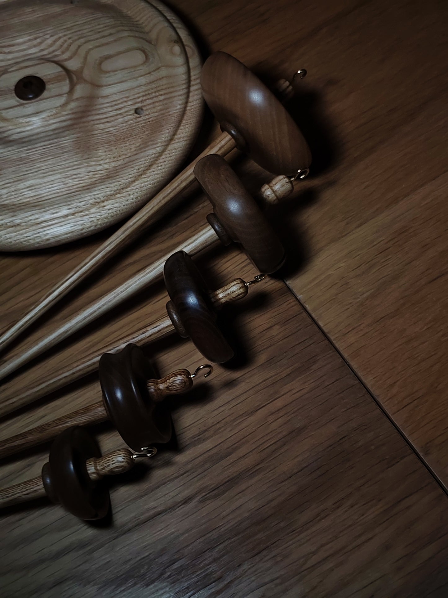 Hand-Turned Drop Spindle Set – Walnut & Chestnut | 5 Piece + Stand | Full Range (59g–23g) | Kravelli Originals