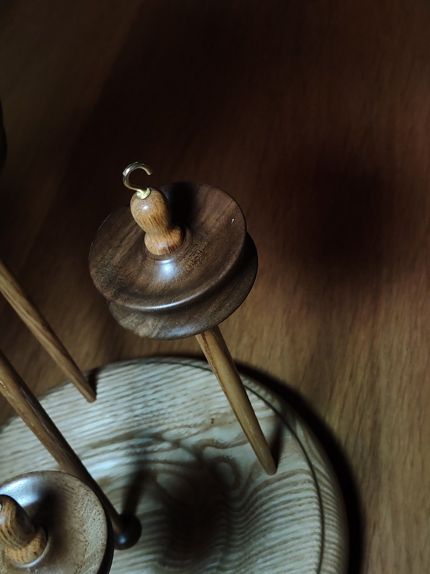 Chestnut & Walnut Drop Spindle Set – 5 Handcrafted Spindles + Matching Stand | Full Weight Range | Organic Wax Finish | by Kravelli