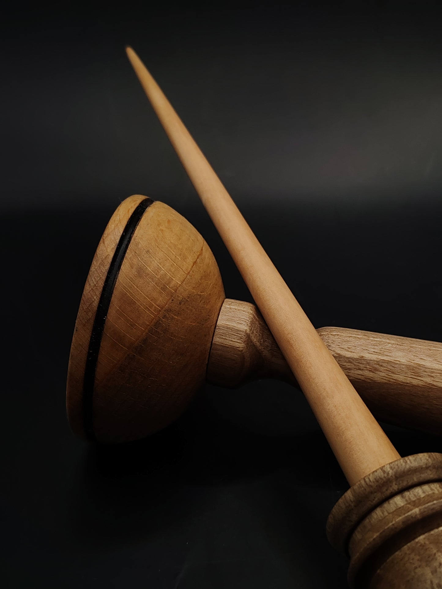 Support Spindle – Walnut Whorl & Apple Shaft (26 cm, 29 g) with Walnut & Beech Lap Bowl | Traditional Yarn Spinner | Kravelli