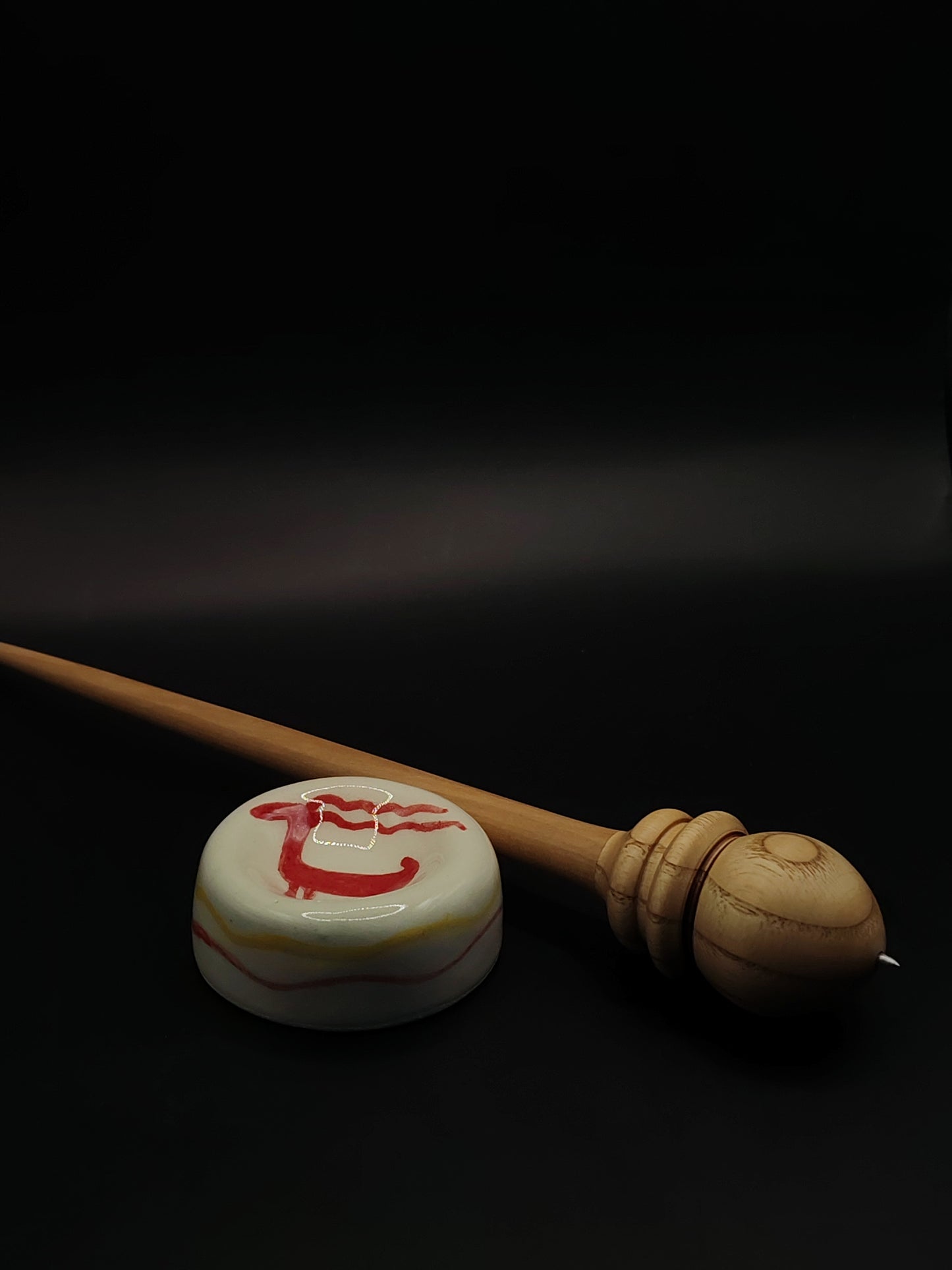 Support Spindle with Metal Tip – Chestnut Whorl & Pear Wood Shaft (27 cm / 25 g) + Ceramic Spinning Bowl Set | Handmade by Kravelli